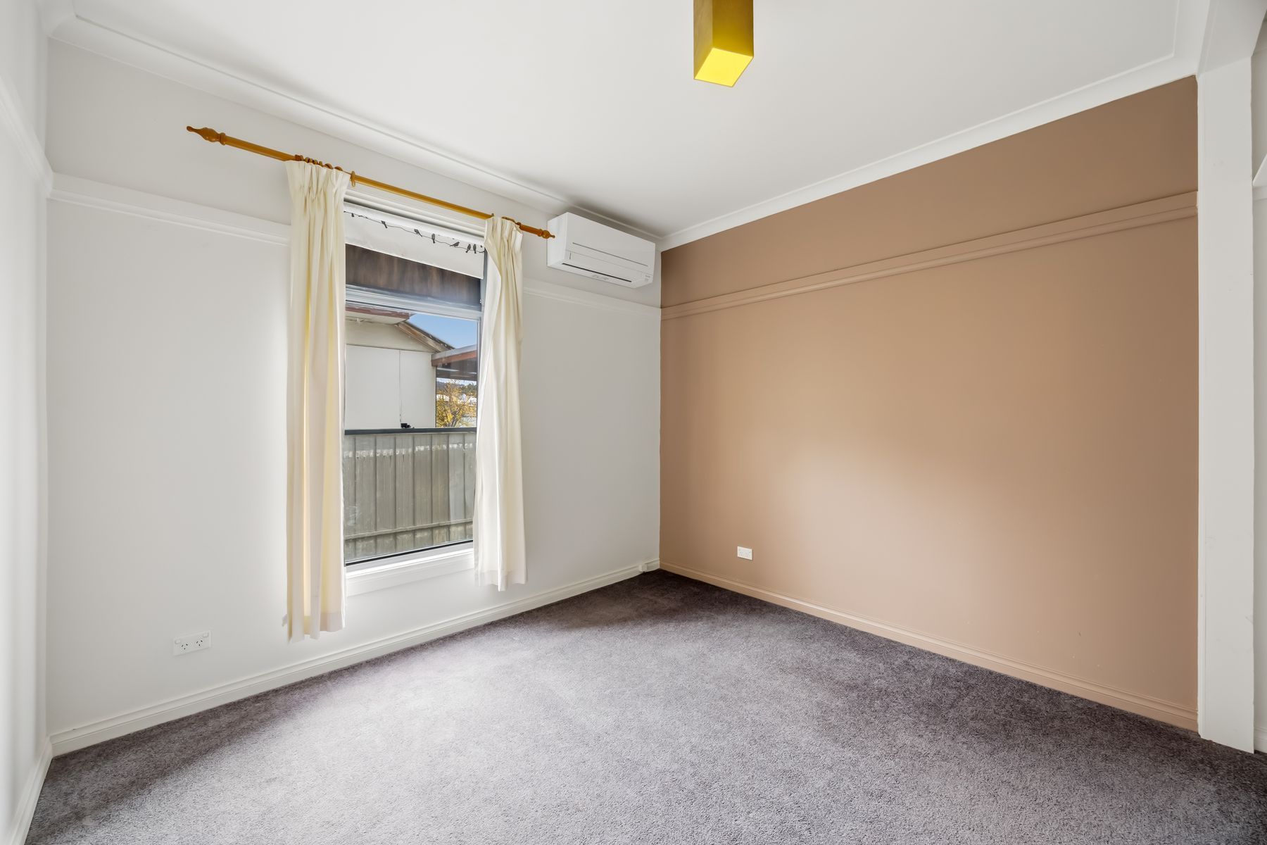 25 Laidlaw Street — photo 8 of 11
