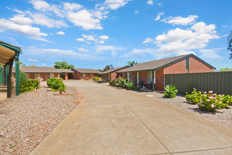 2/4 Lisbon Road, Craigmore, SA 5114