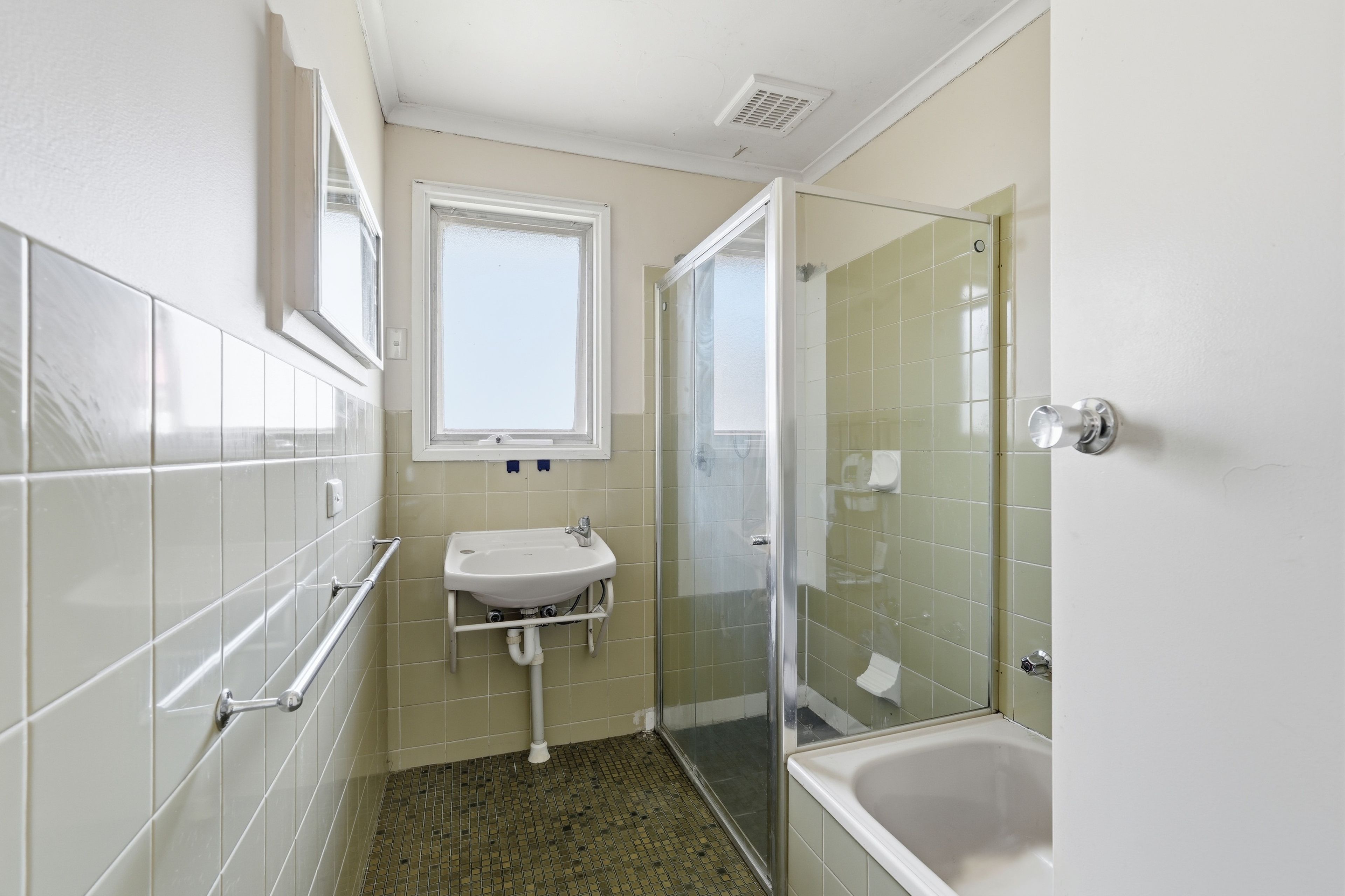 10 Koongarra Crescent — photo 8 of 11