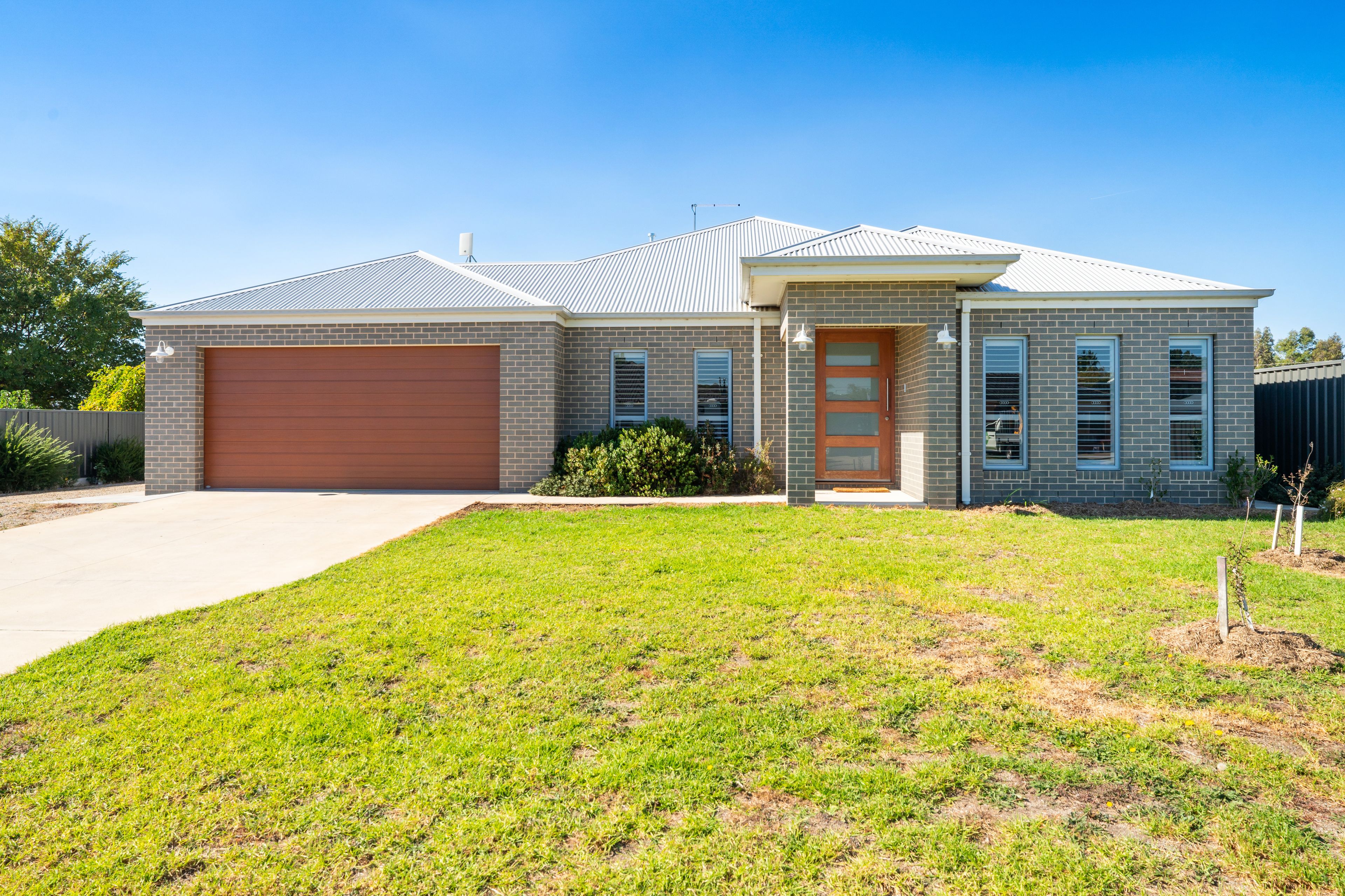 8 Kotzur Circle, Walla Walla NSW 2659