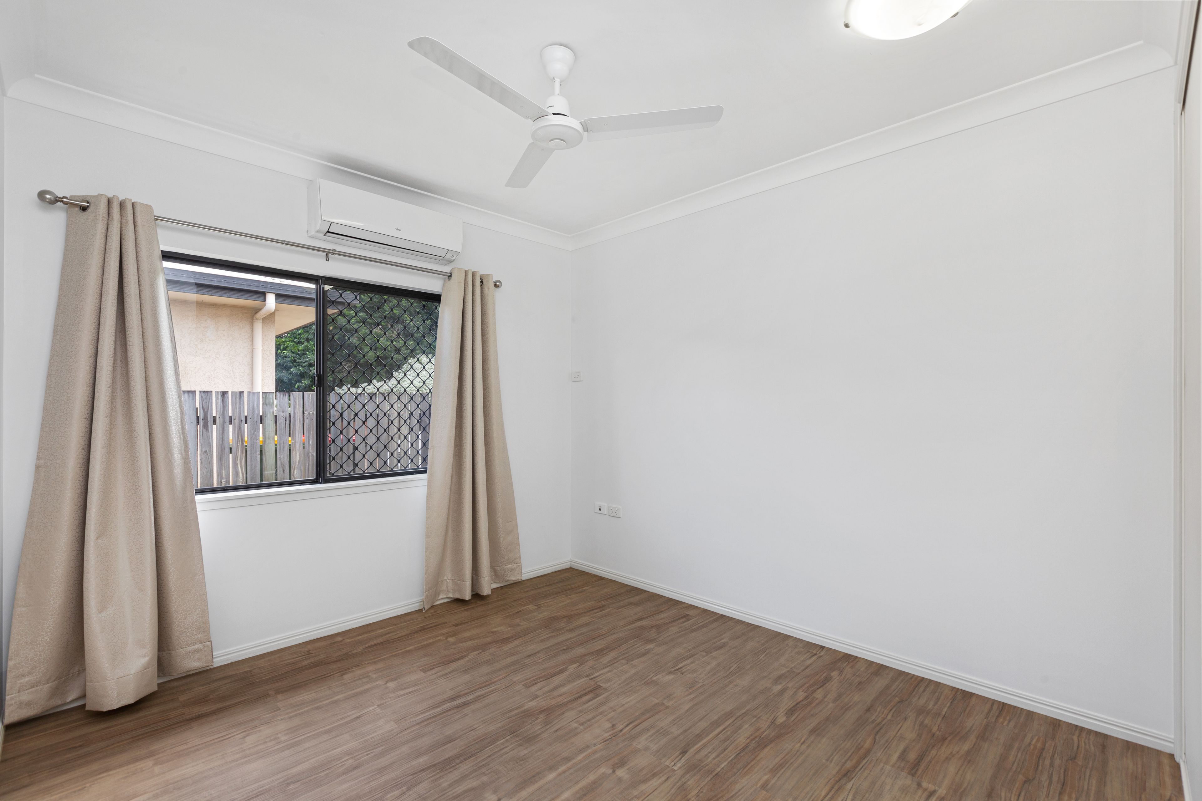 3 Spray Close — photo 7 of 13