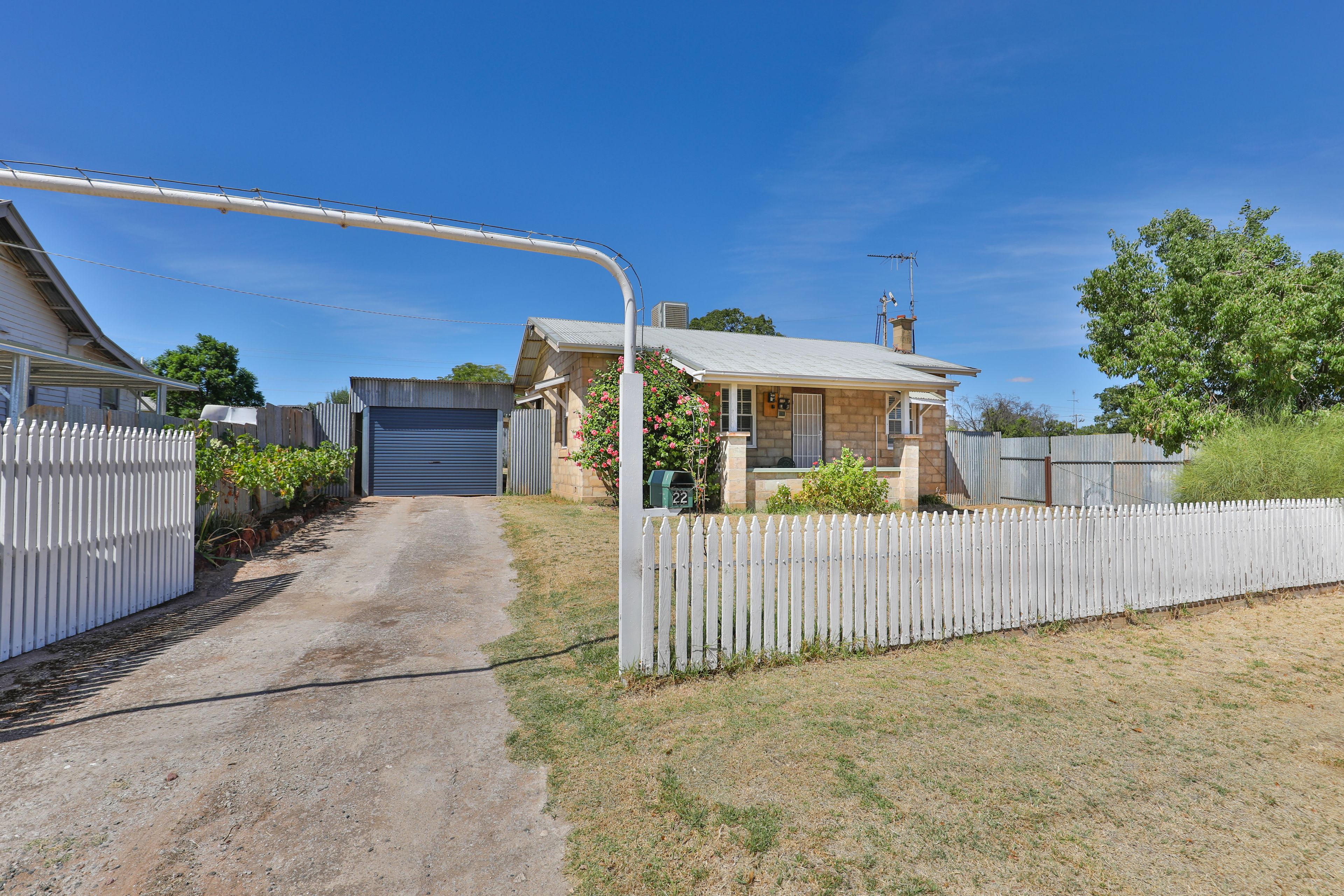 22 Railway Terrace, Ouyen, VIC 3490