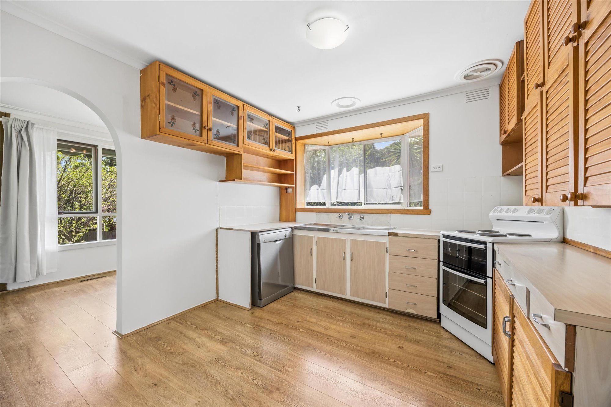 22 Carnarvon Avenue — photo 3 of 6