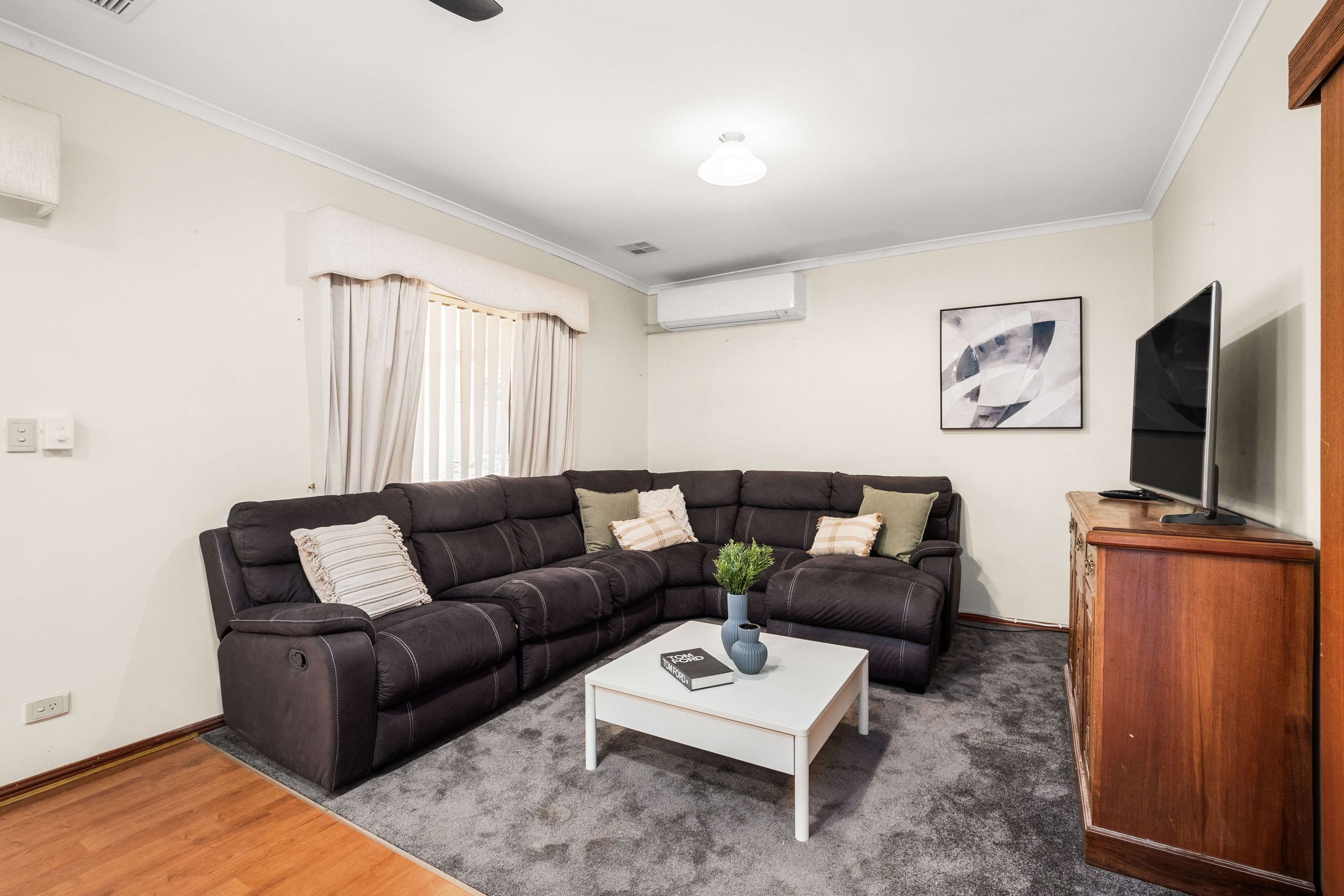 27 Torresan Crescent — photo 8 of 26