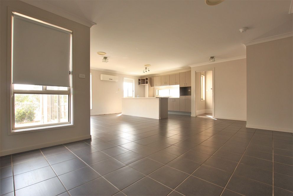 37 Irvine Street, Elderslie, NSW 2570