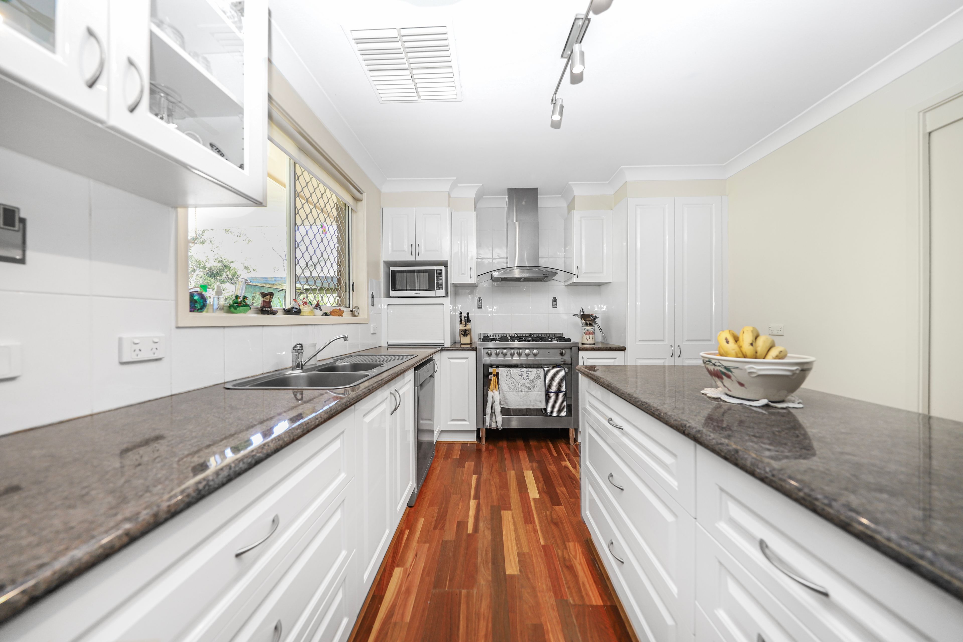 15 Wattle Crescent — photo 4 of 13