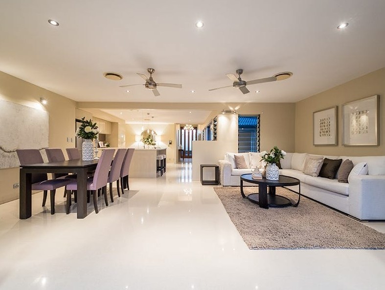 14 Andrea Avenue, Broadbeach Waters, QLD 4218