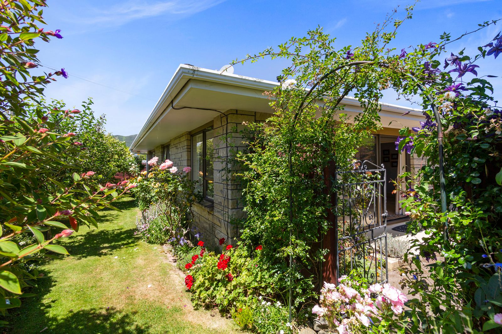 15 Whites Line West, Woburn, Lower Hutt City