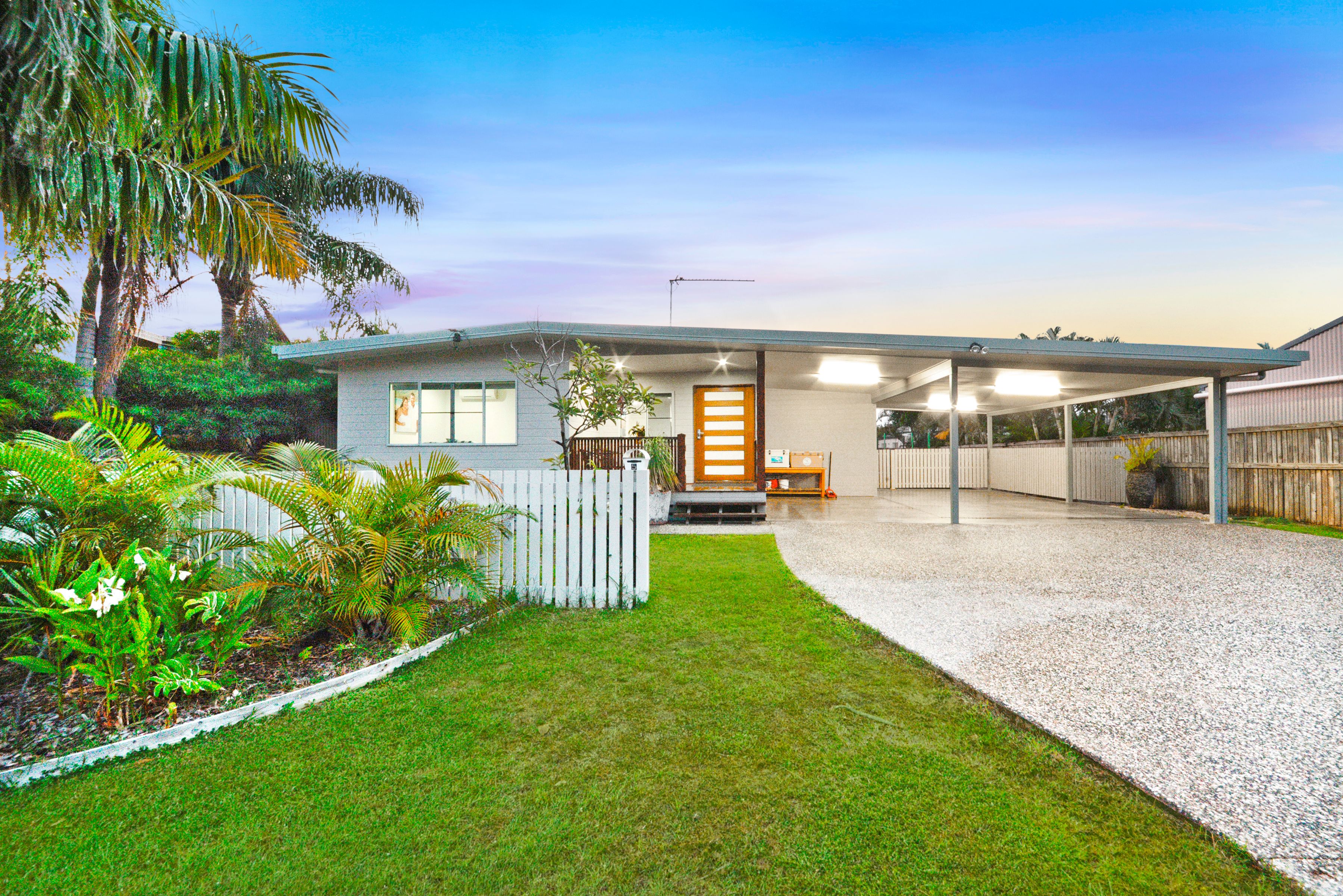5 Salmon Street, Cannonvale QLD 4802
