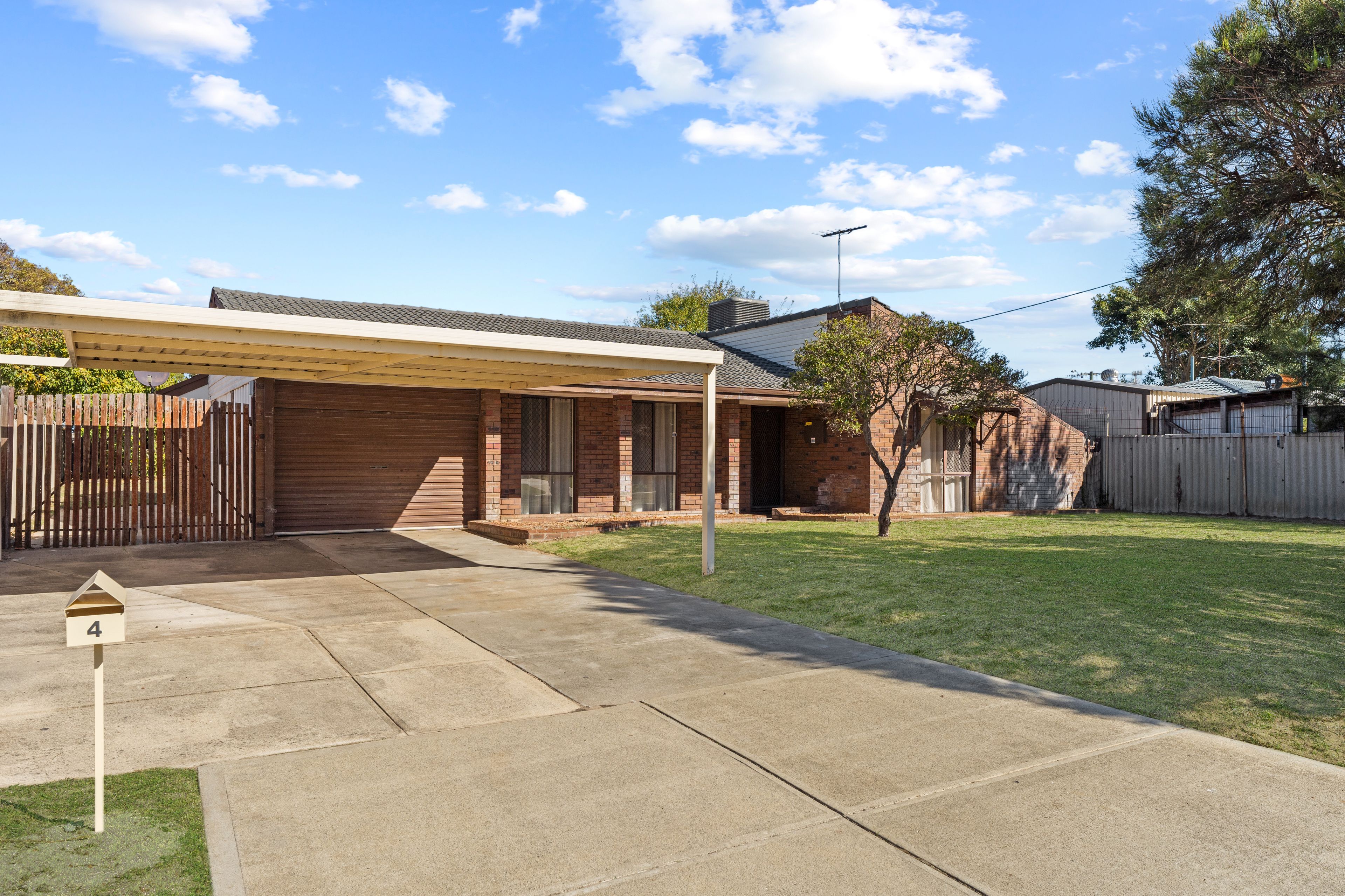 4 Kingallon Court, Rockingham, WA 6168