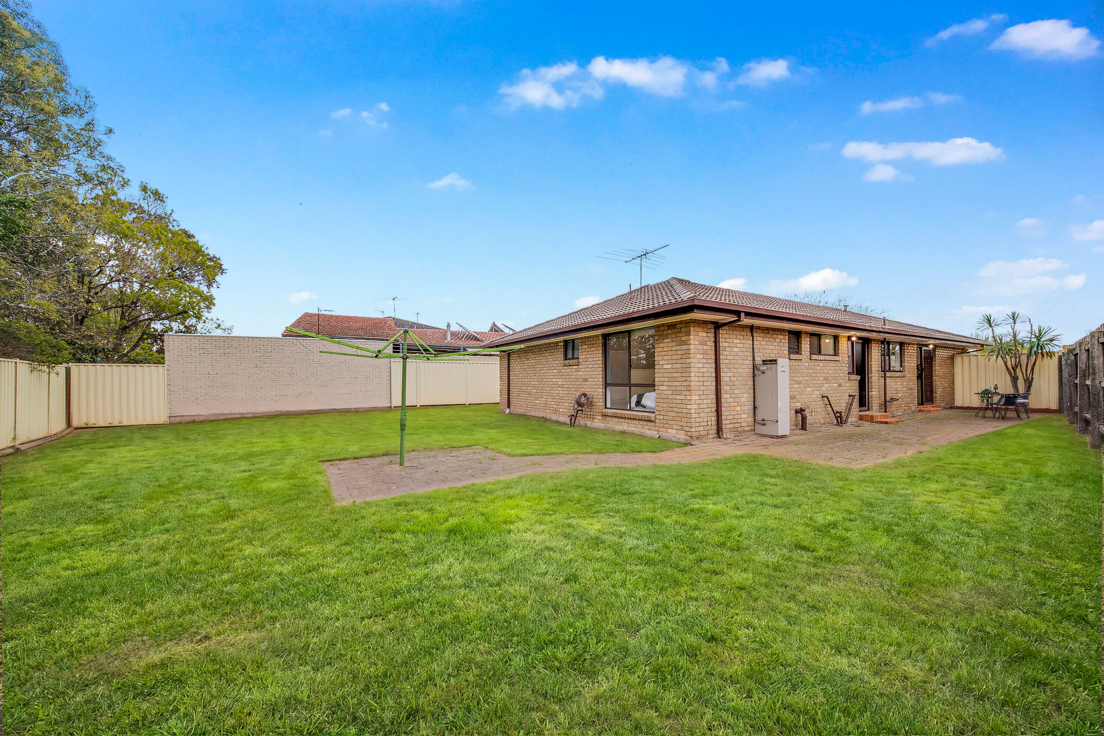31 Dongola Road — photo 12 of 15