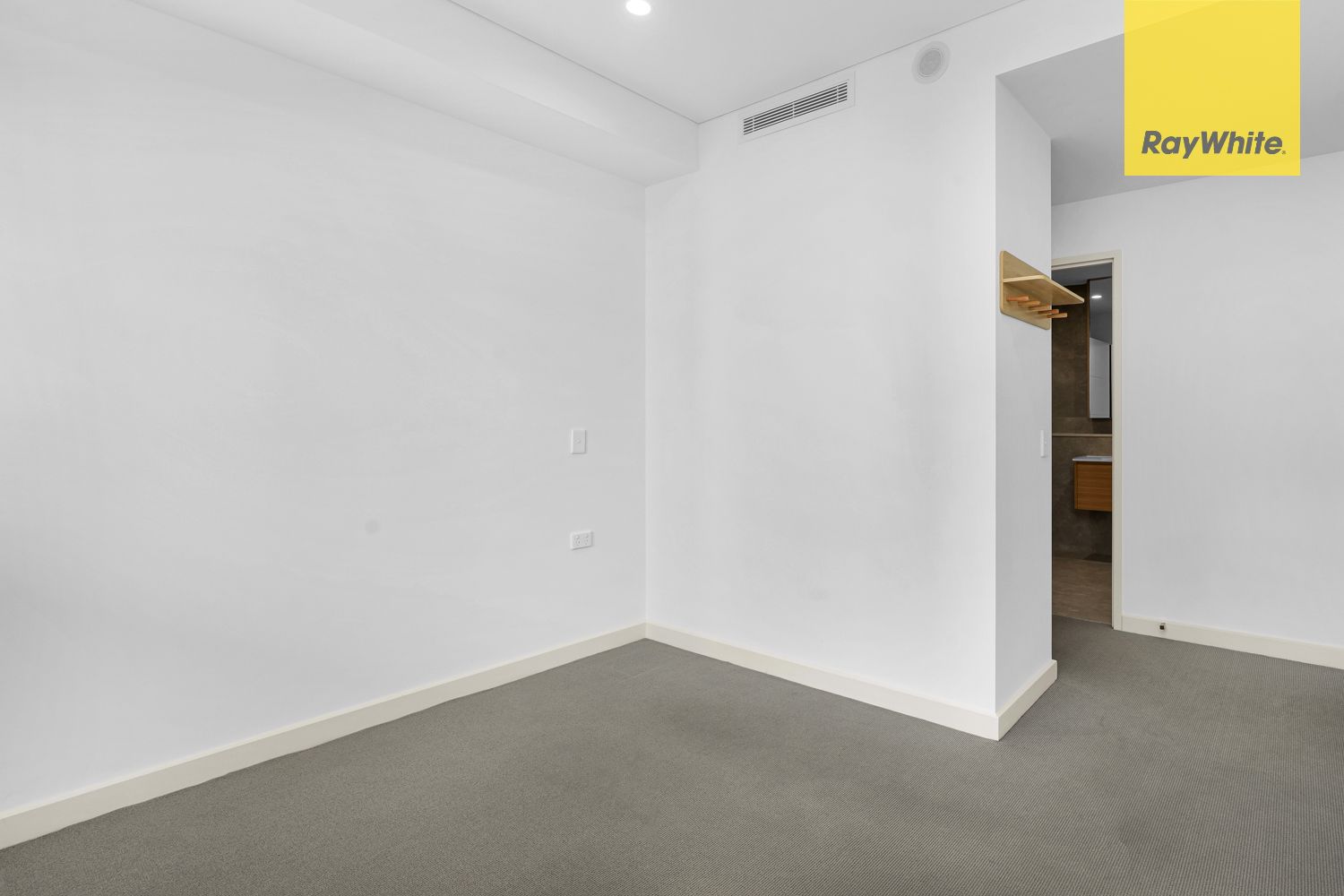 138/37C Manchester Drive — photo 6 of 9