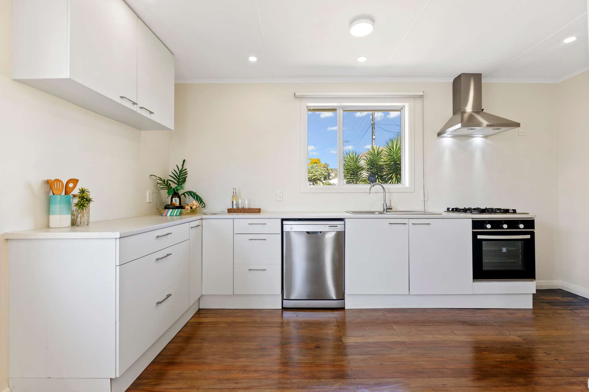 5 Coates Crescent photo 1