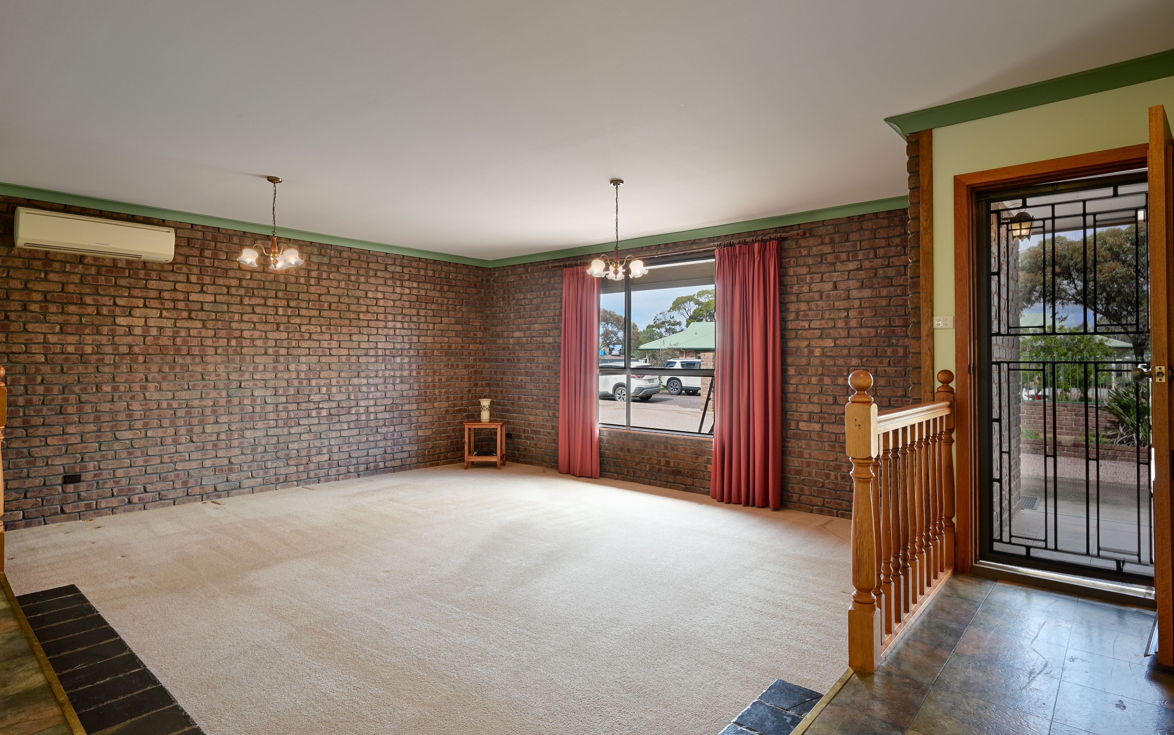17 Mckerlie Street — photo 3 of 20