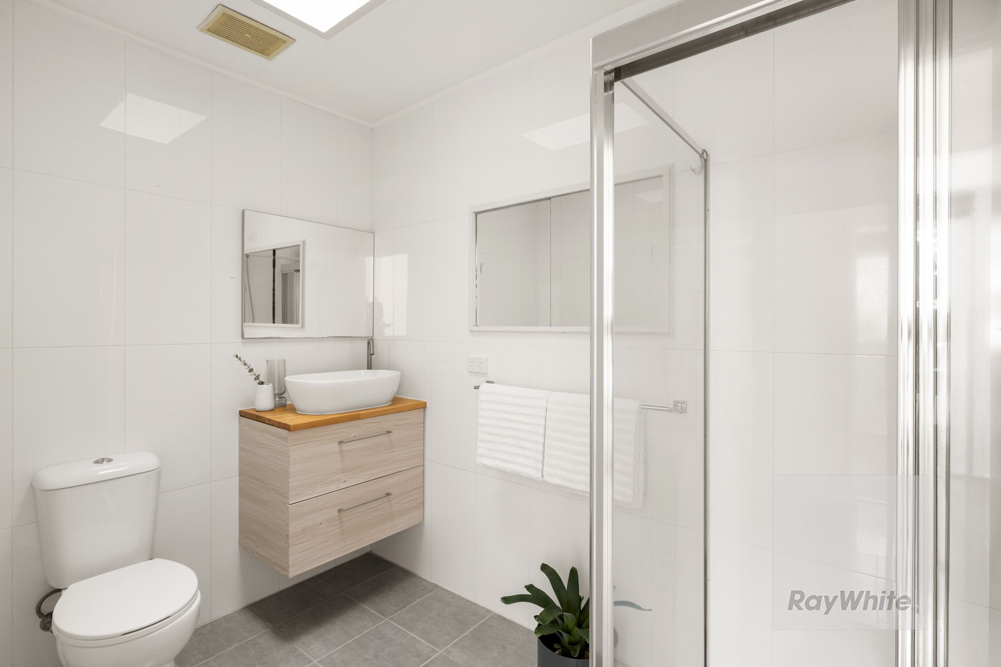 82 Moreton Crescent — photo 14 of 18