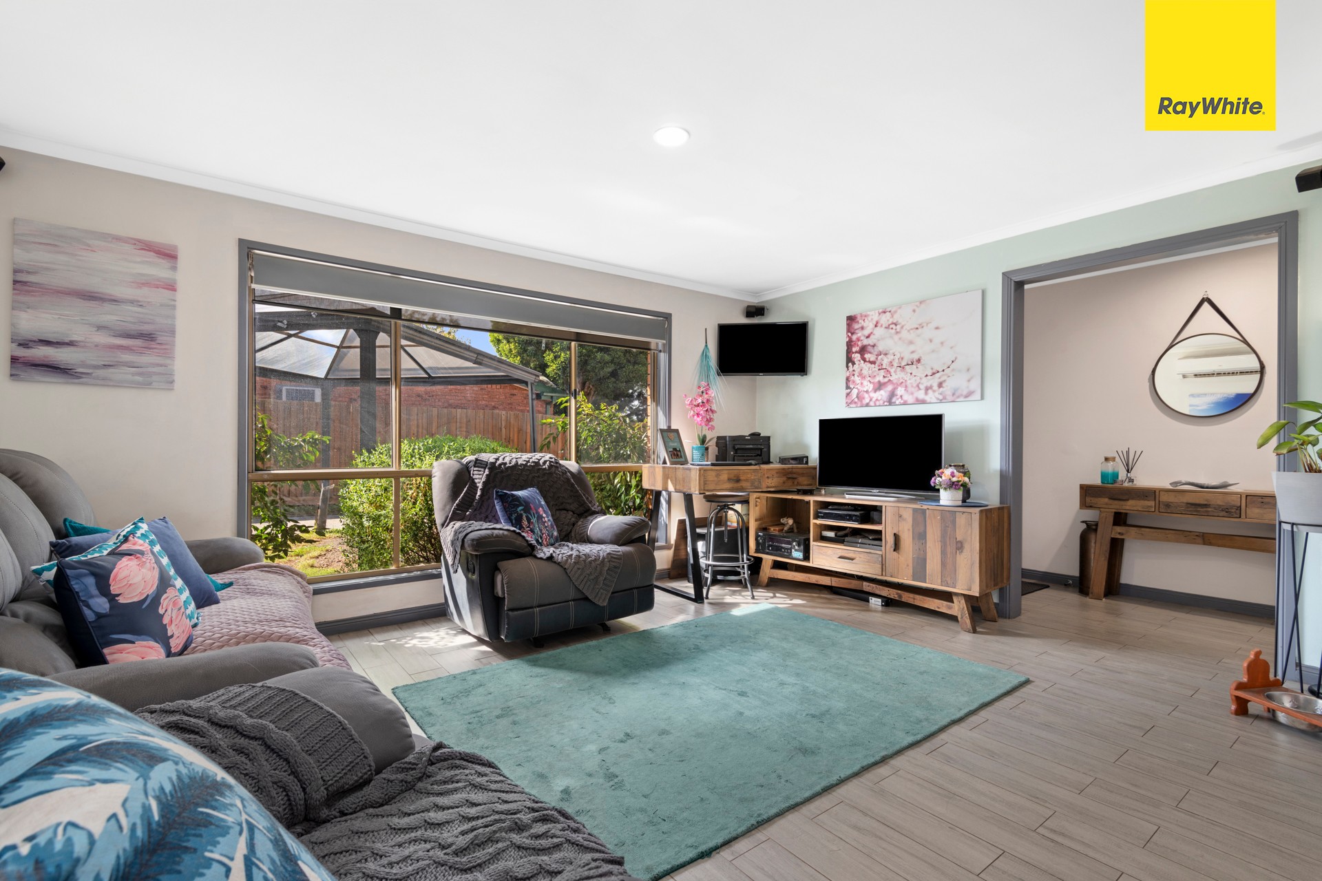 1/10 Crestmont Drive, Melton South, VIC 3338