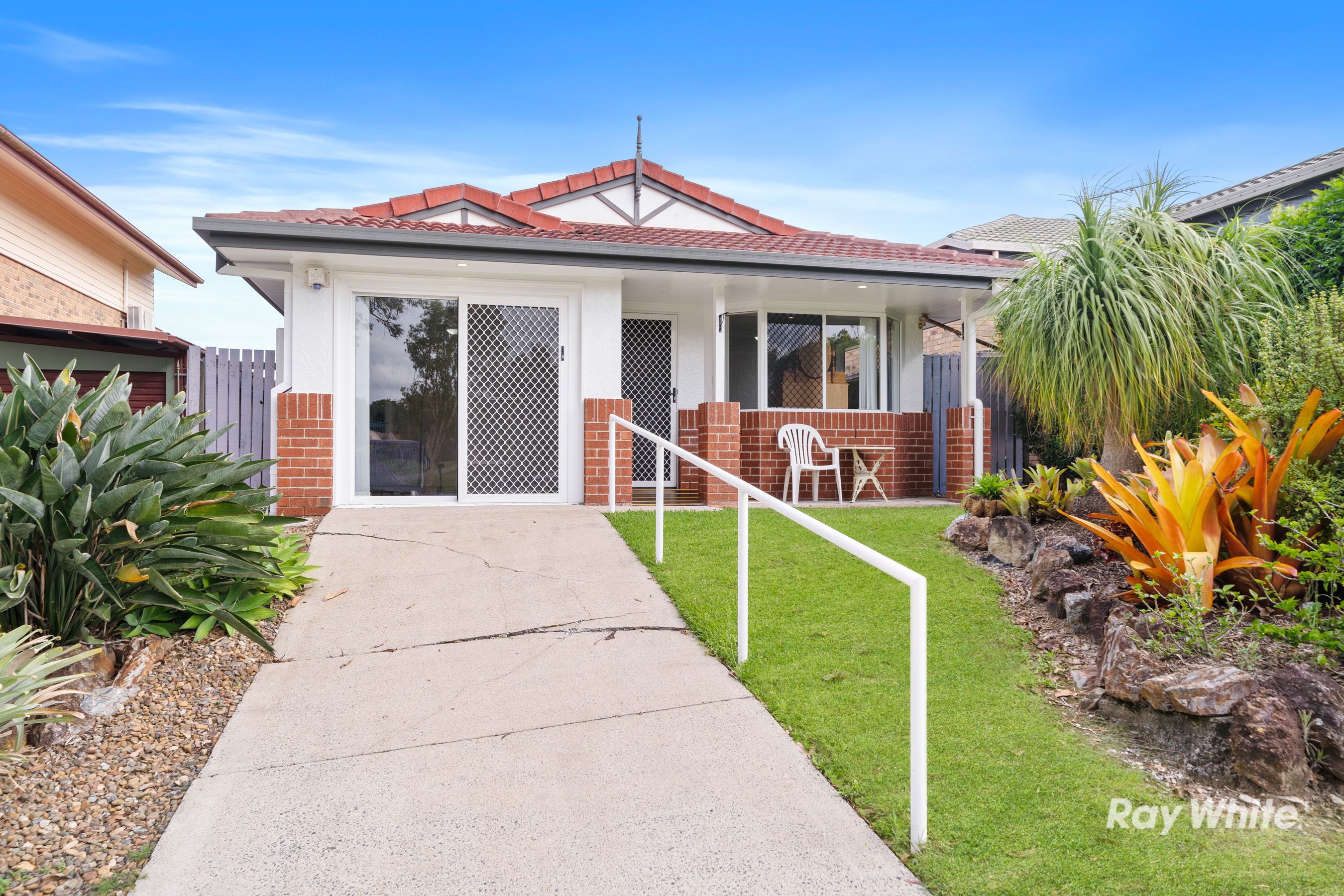 9 KINGFISHER Close, Loganlea QLD 4131