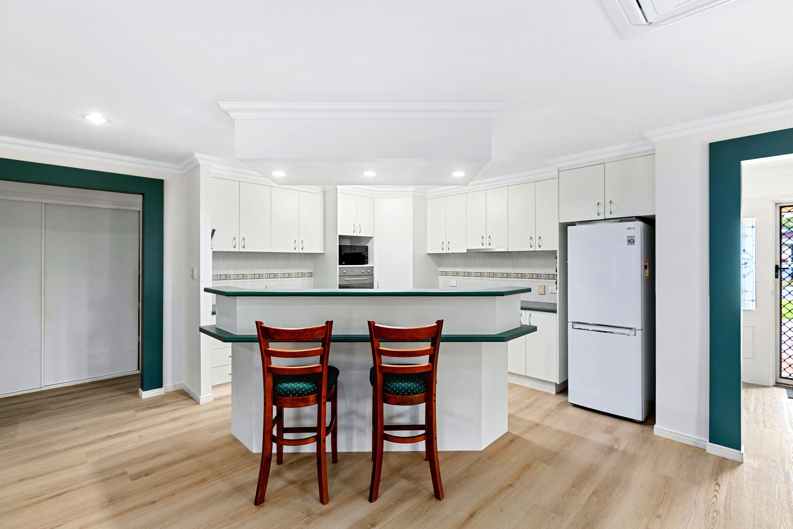 12 Montrose Close — photo 6 of 28