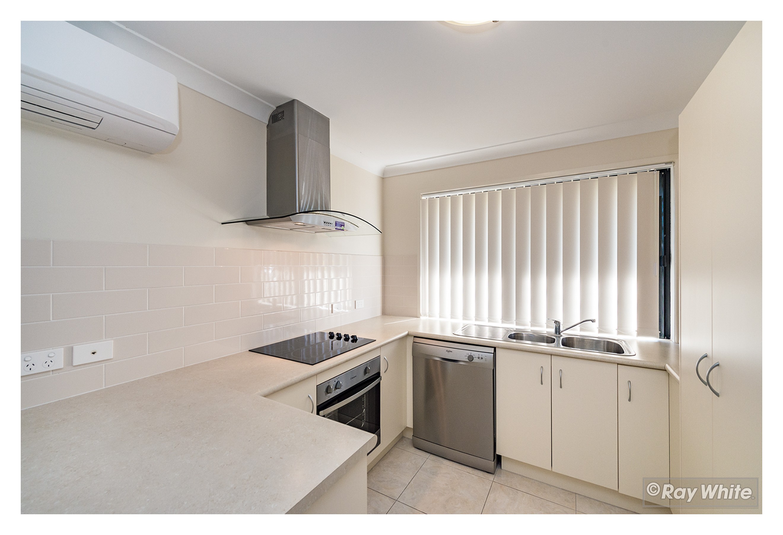 3 Jomarant Place, Kawana, QLD 4701