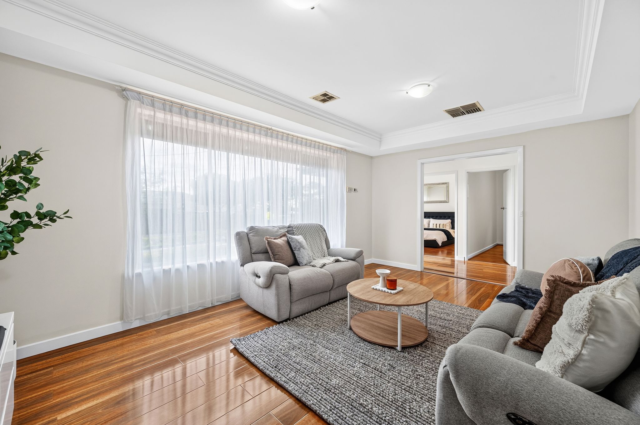 16 Bank Crescent — photo 4 of 22