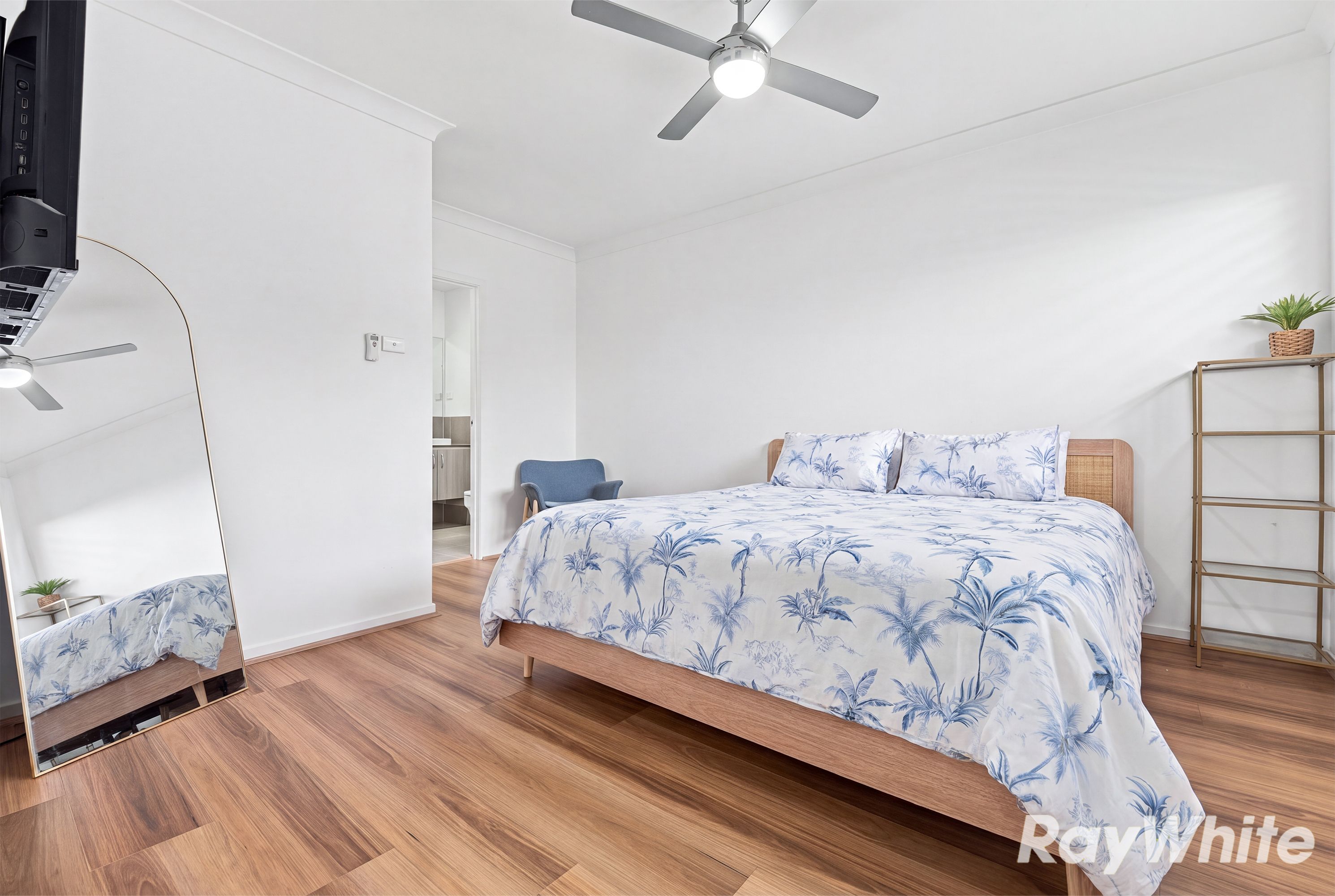 21 Larkin Street — photo 13 of 16