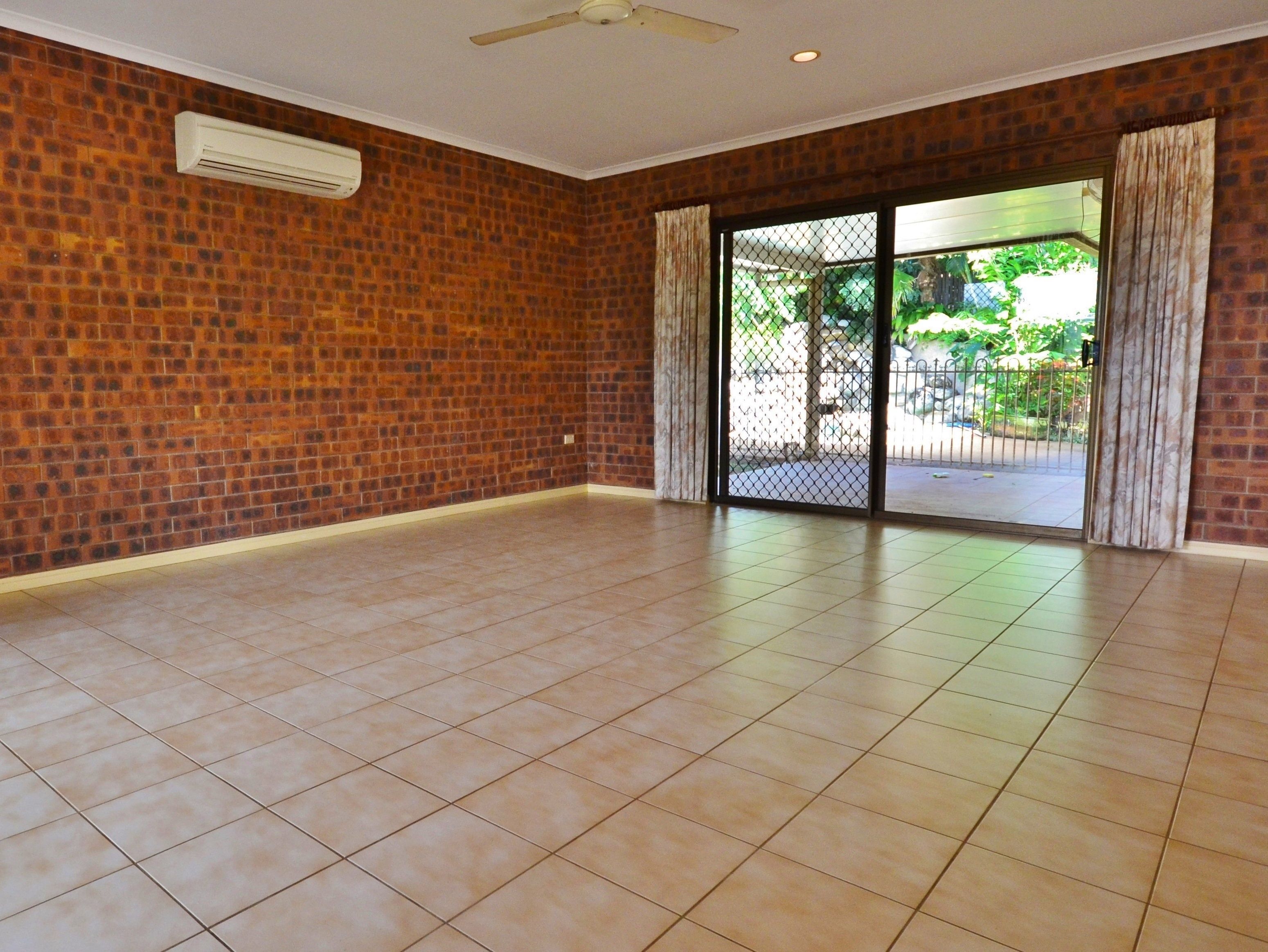 183 Harvey Road, Redlynch, QLD 4870