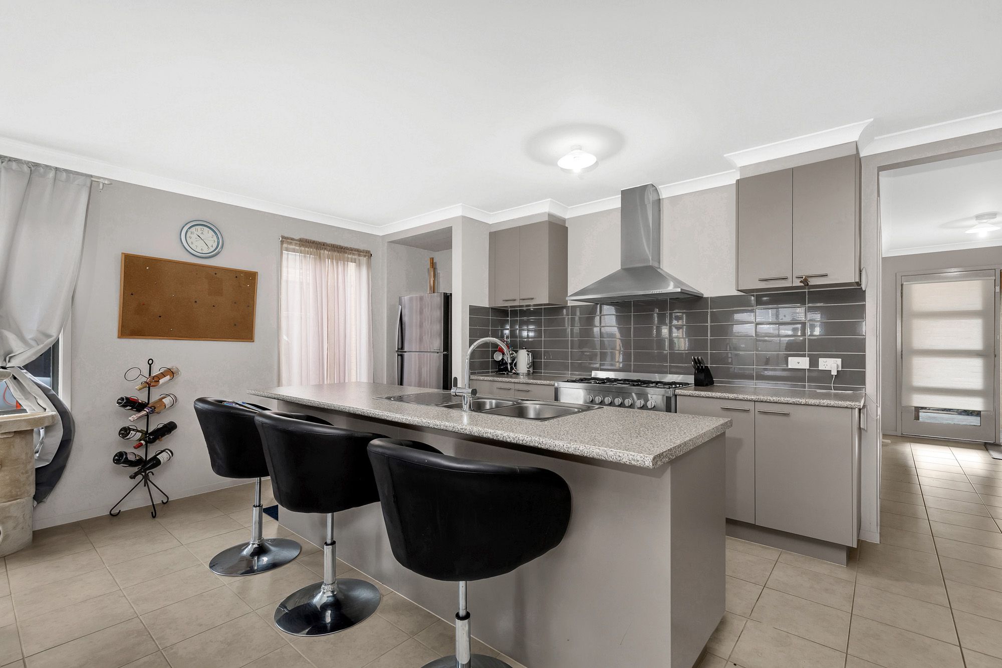 7 Orvalia Road, MANOR LAKES, VIC 3024