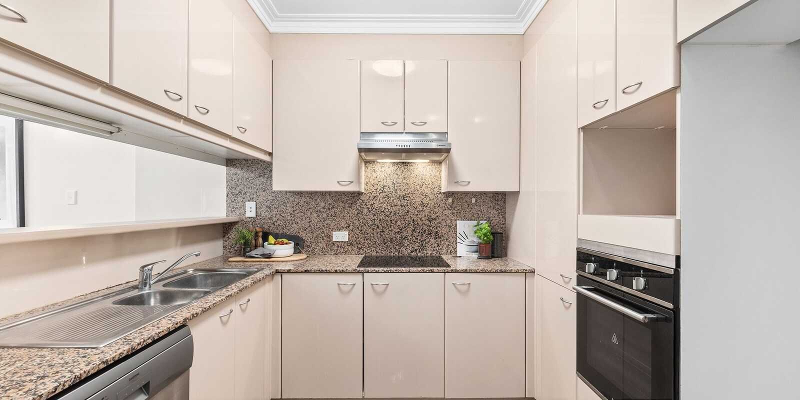 506/2-6 Birtley Place — photo 4 of 10