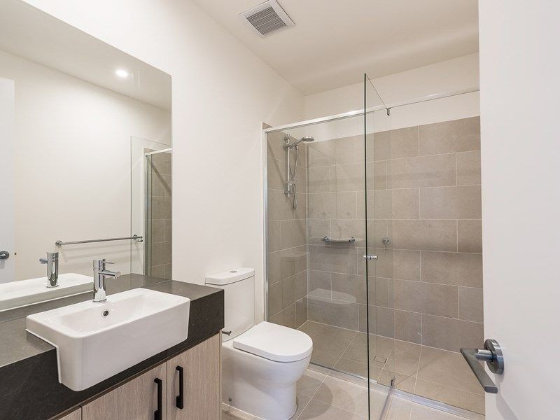 25/370 Pine Mountain Road "AZURE", Carindale, QLD 4152