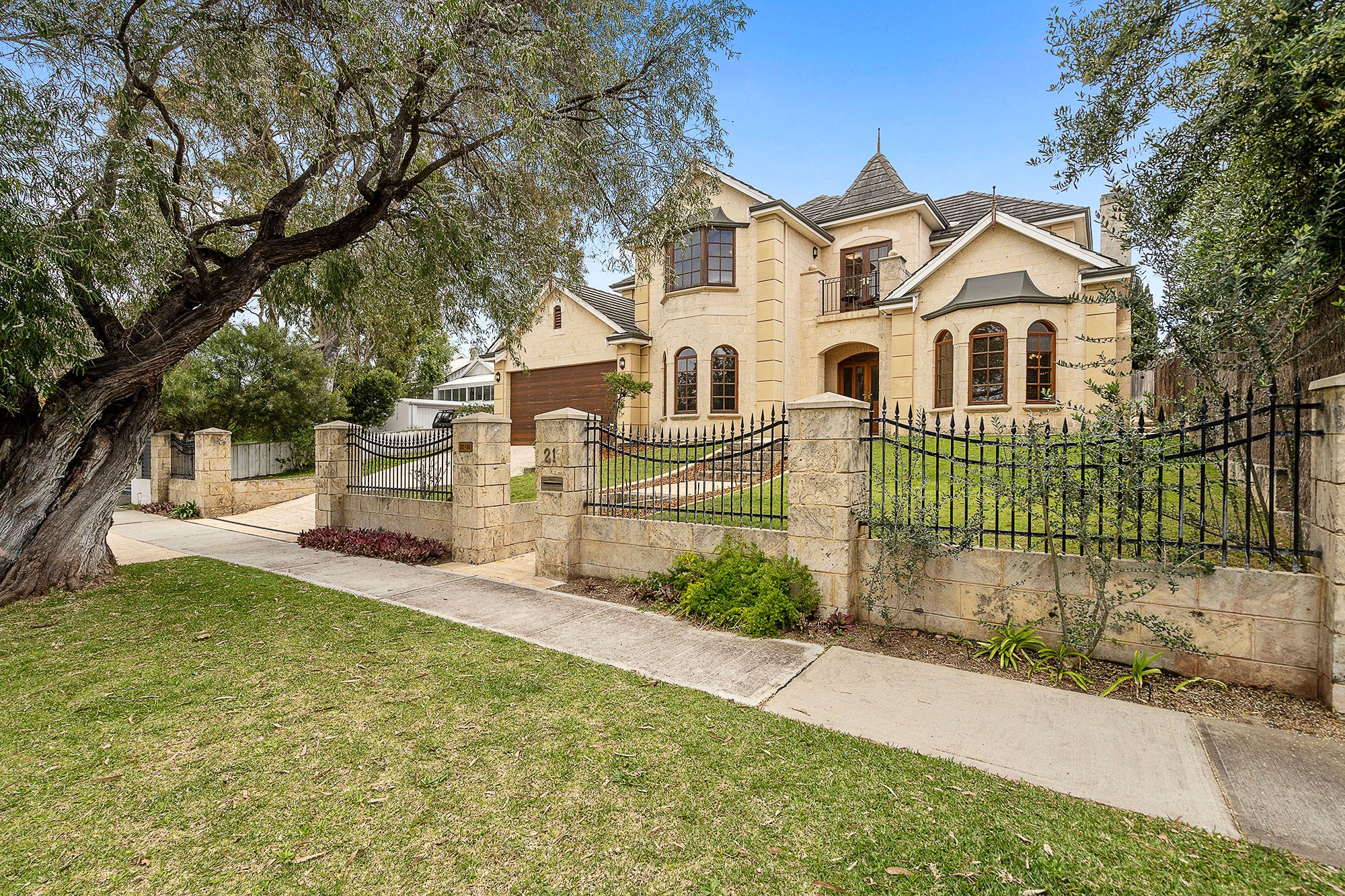 21 Johnston Street, Peppermint Grove, WA 6011