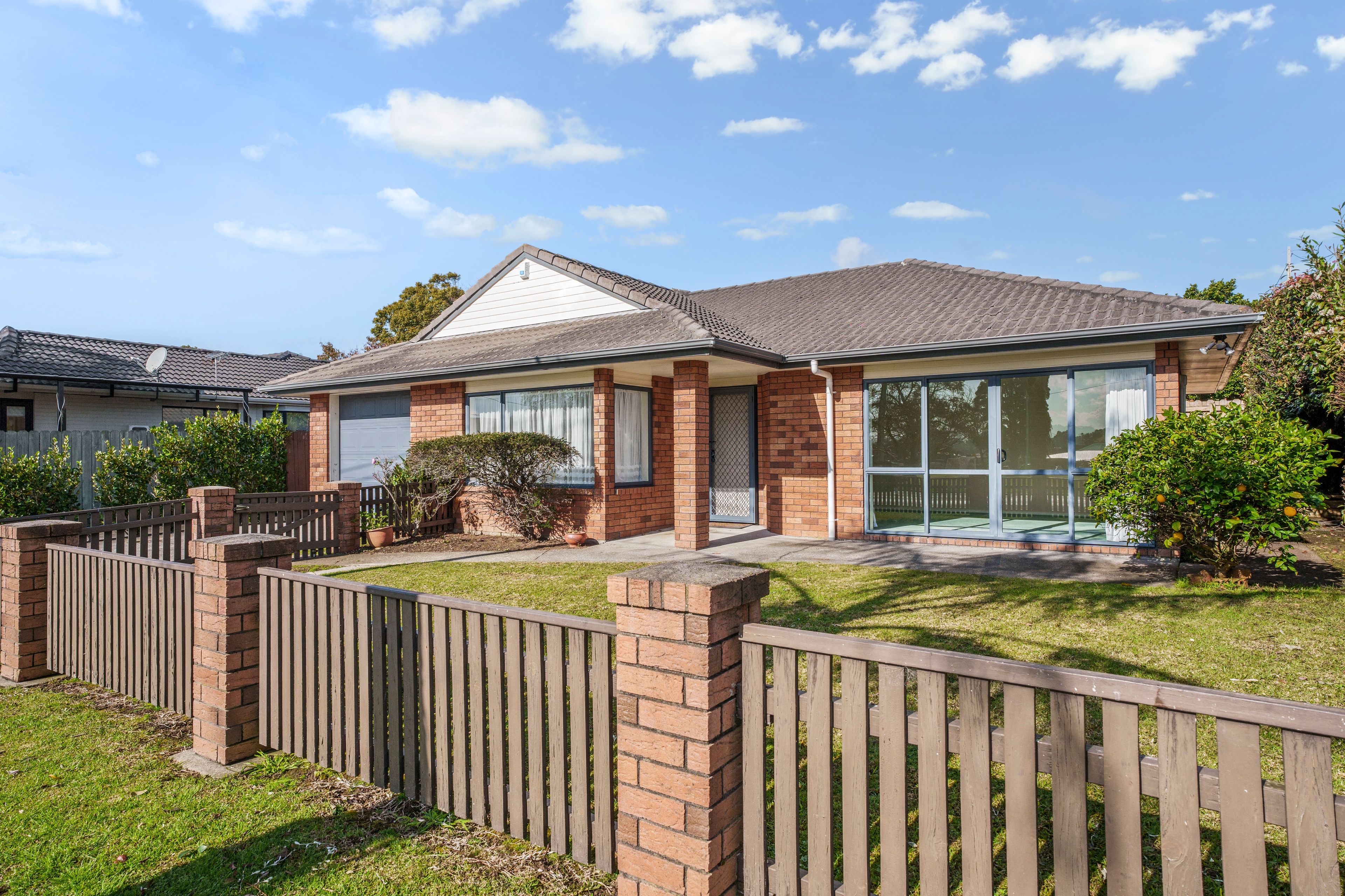 1/5 McIntyre Road, Mangere Bridge, Manukau City 2022 Sold House