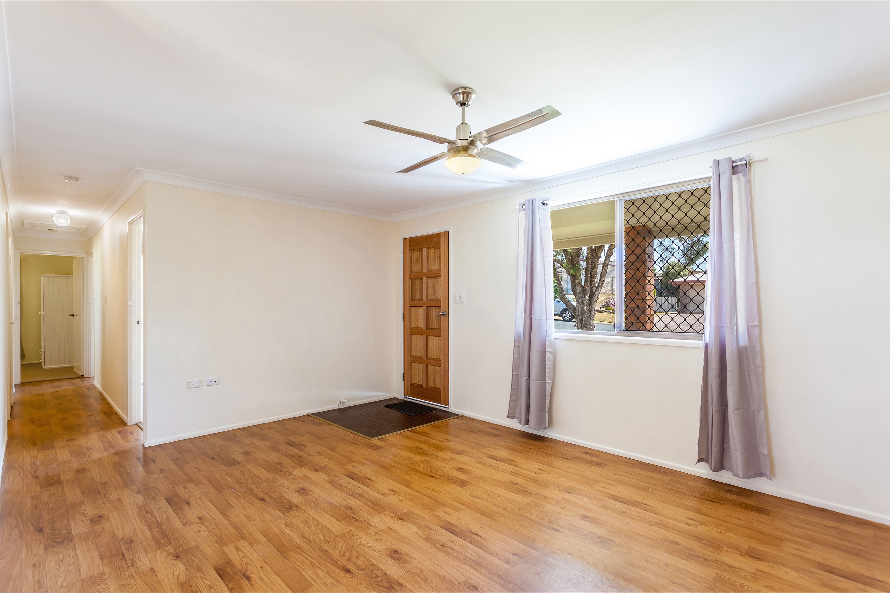 4 Dunemann Street, Kearneys Spring, QLD 4350