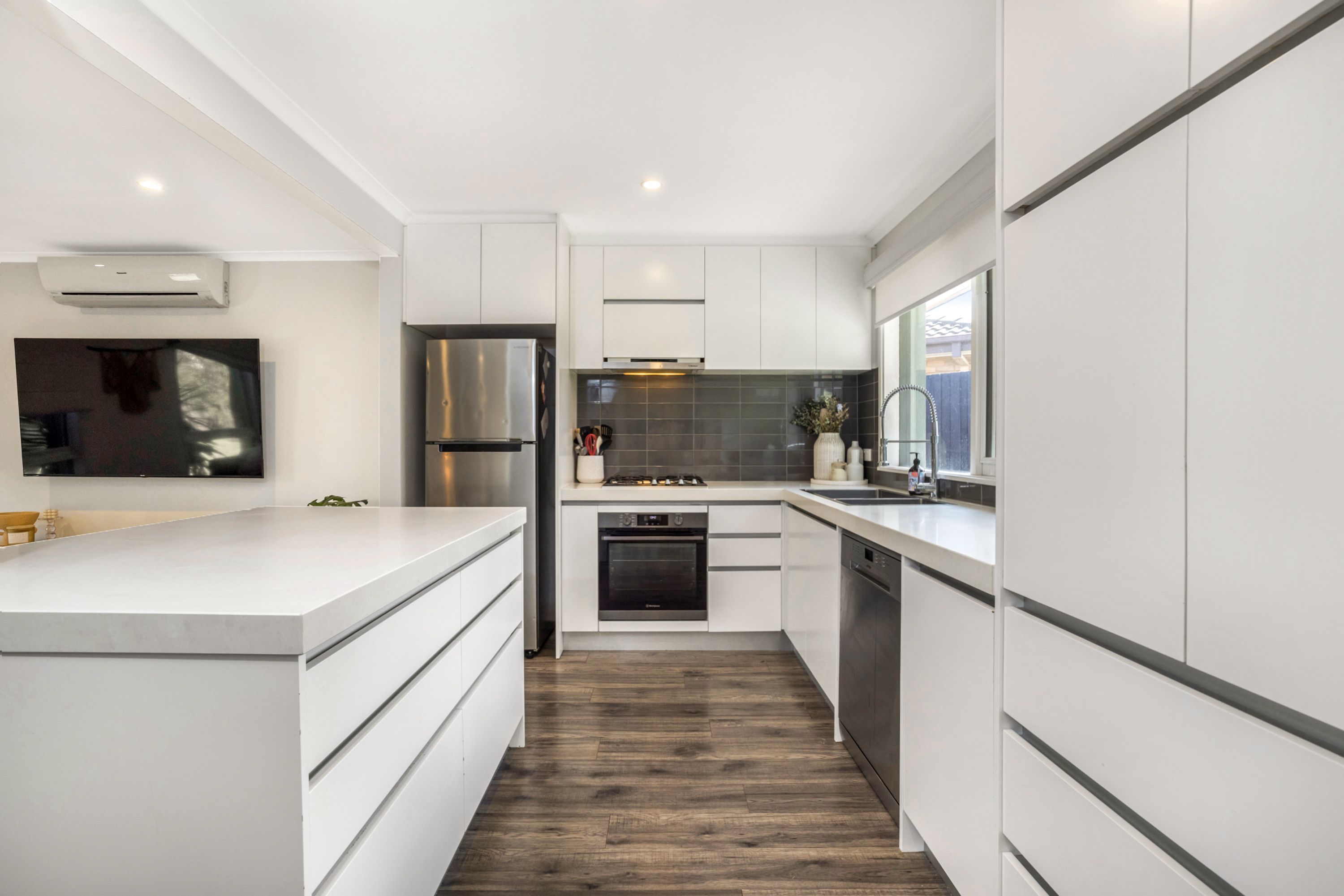 23 Axedale Crescent, Endeavour Hills, VIC 3802