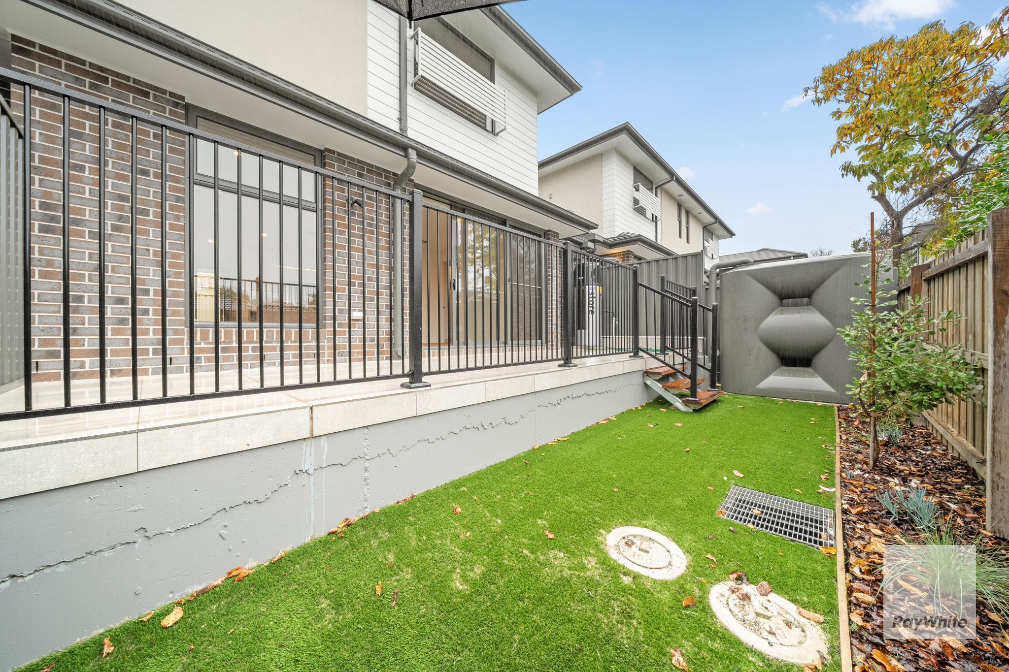 3-4/17 Worrall Street — photo 12 of 15