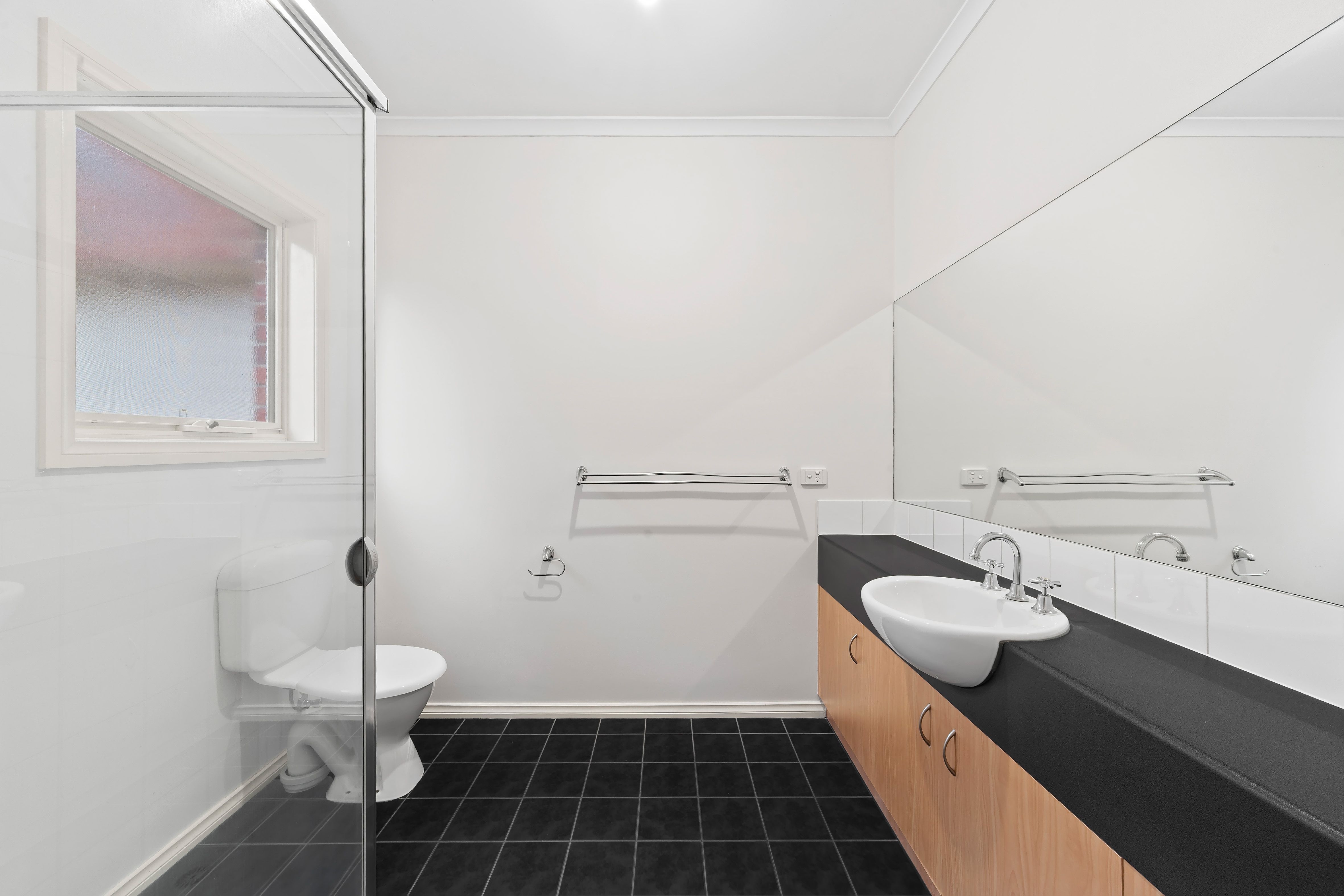 3/10 Wyndham Place — photo 7 of 13