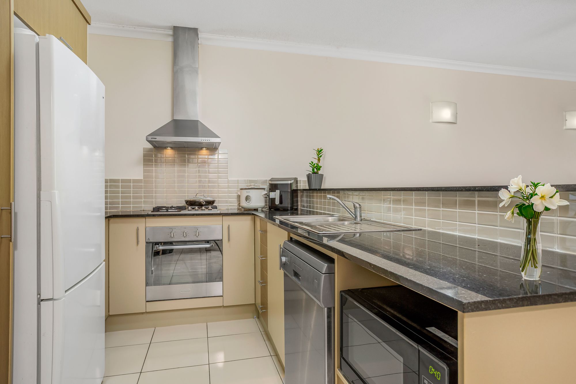228/12 Gregory Street — photo 4 of 16