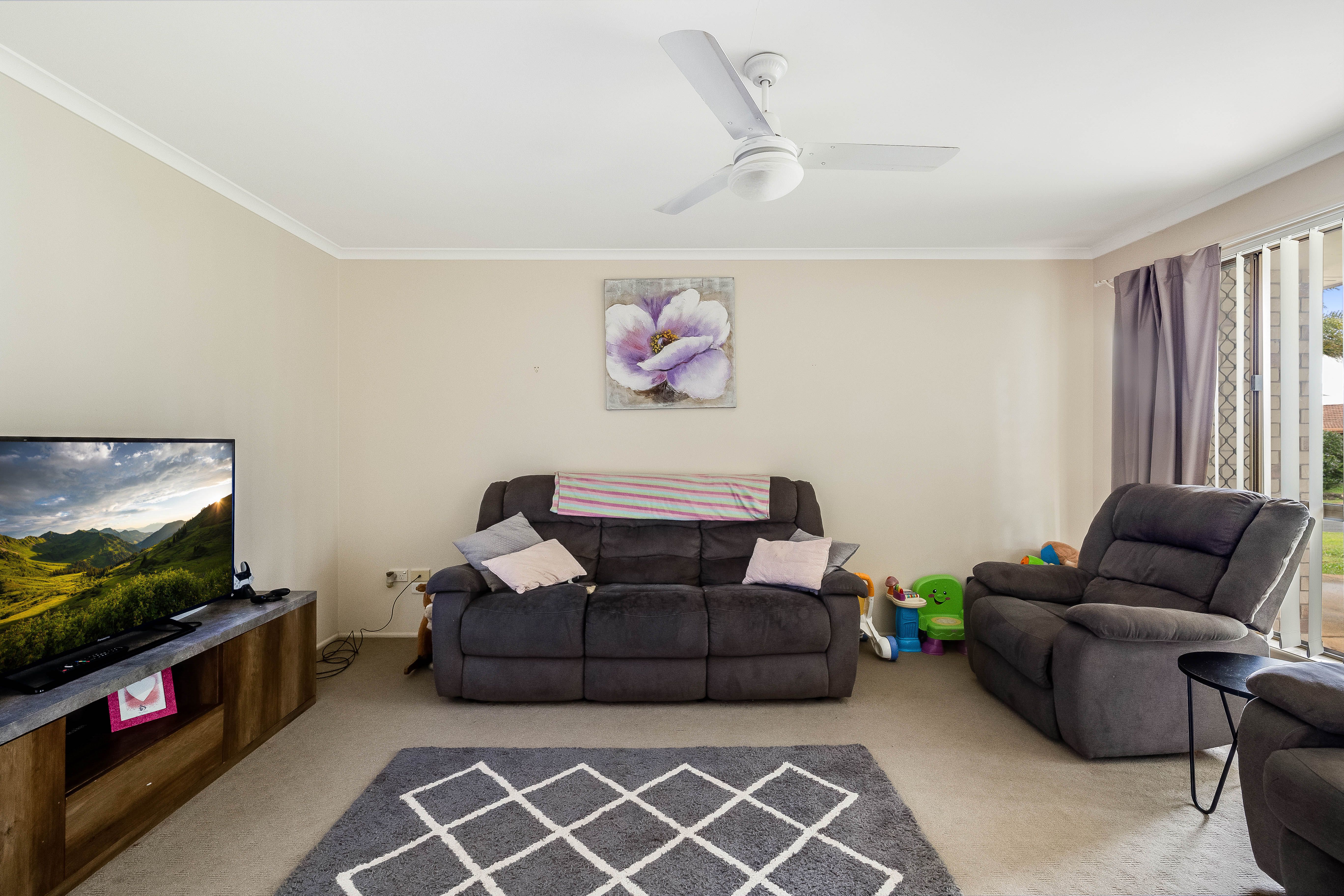8 Moore Crescent, Wilsonton, QLD 4350