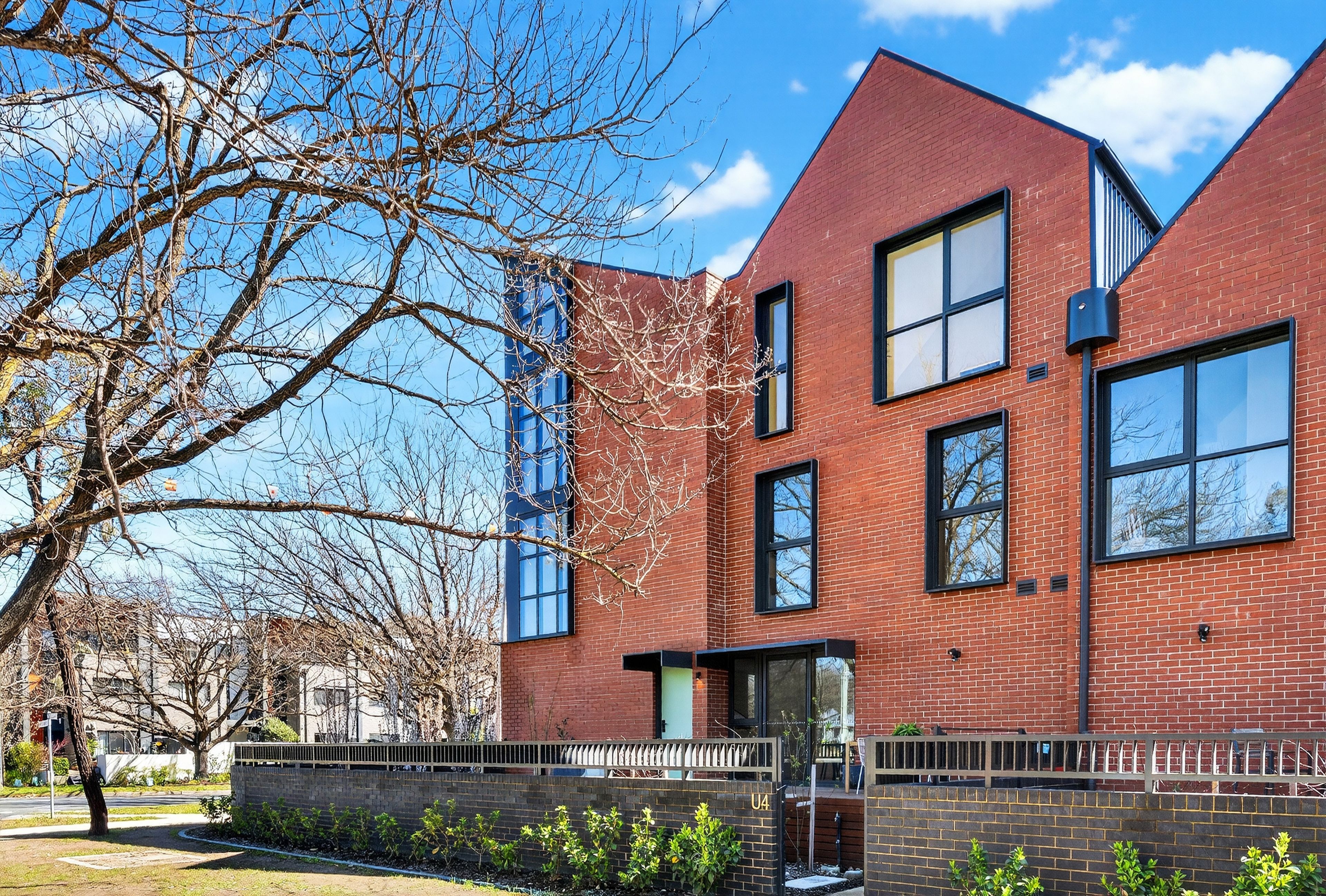 1 De Burgh Street, Lyneham ACT 2602