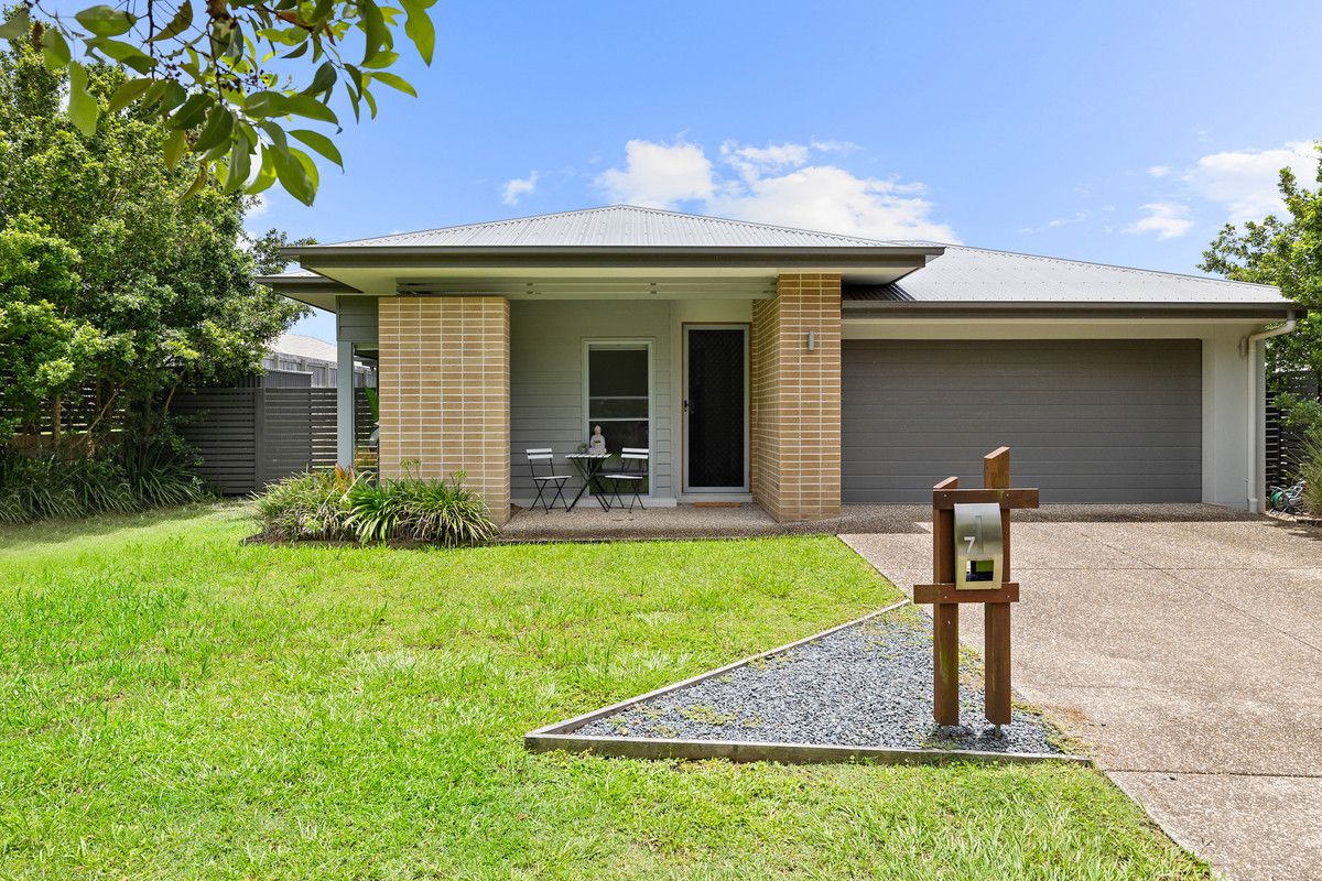 7 Bridgewater Crescent, Redland Bay, QLD 4165