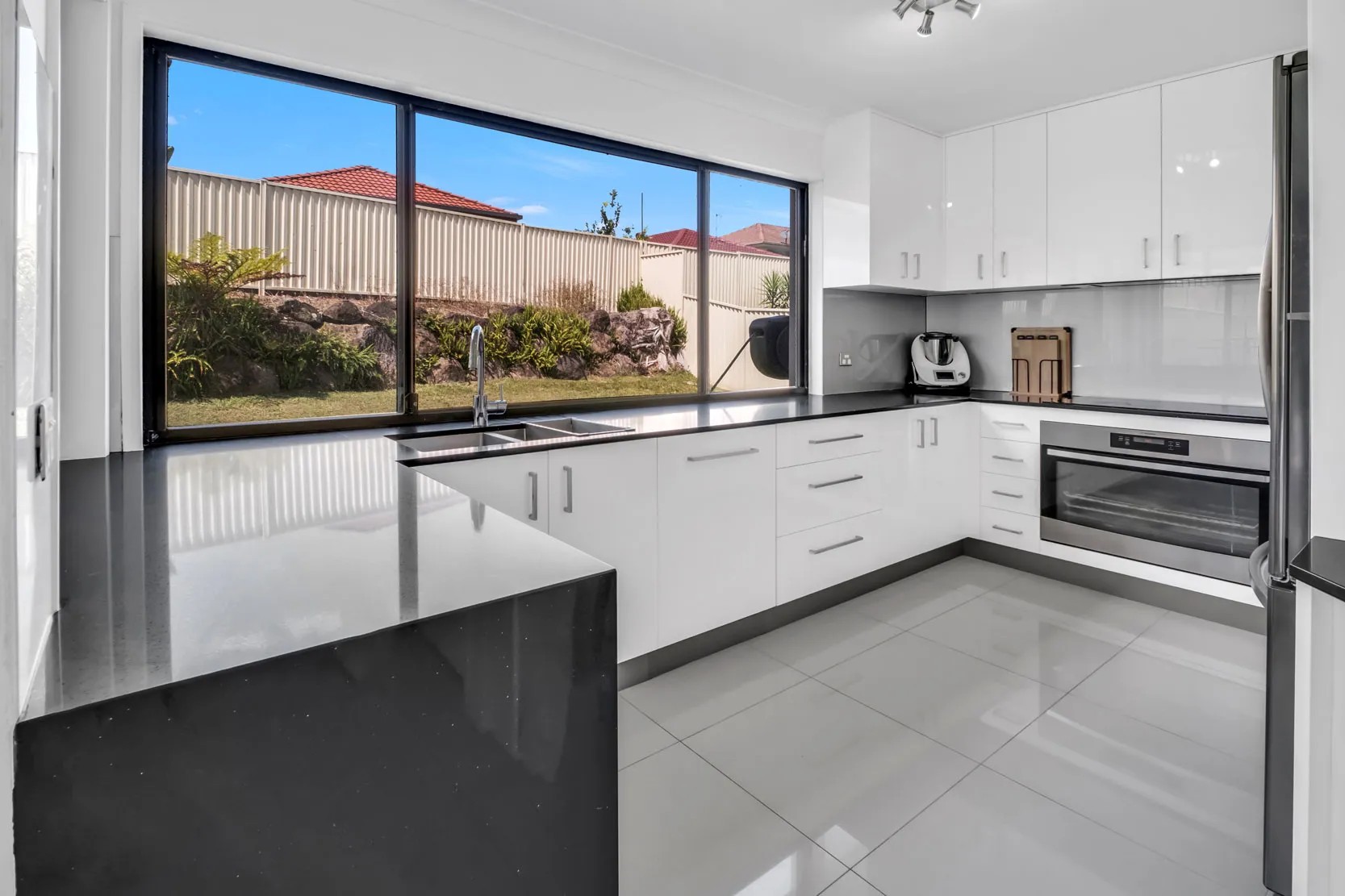 27 Tanzen Drive, Arundel, QLD 4214