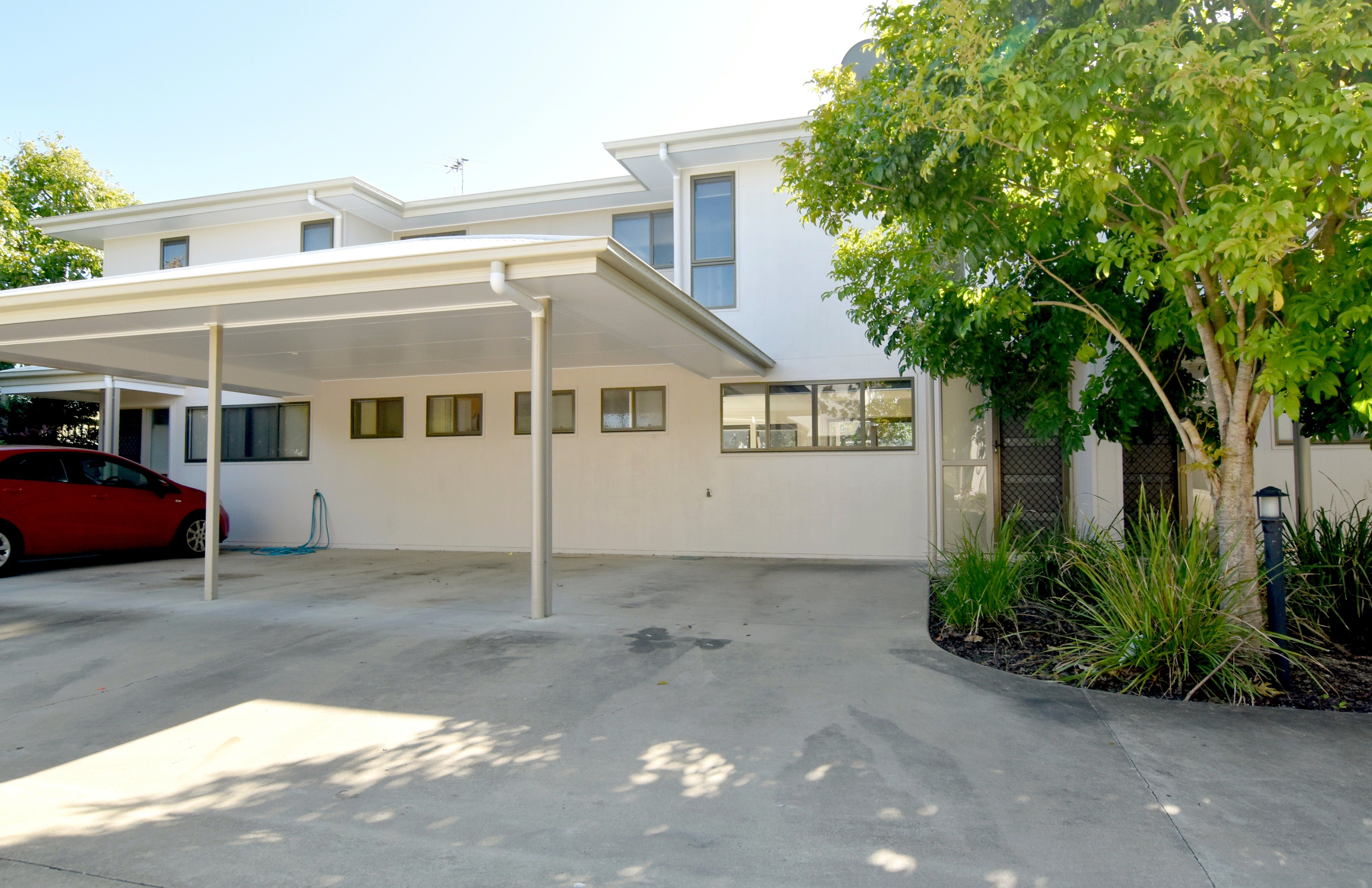 5/19 Morris Avenue — photo from Ray White Gladstone
