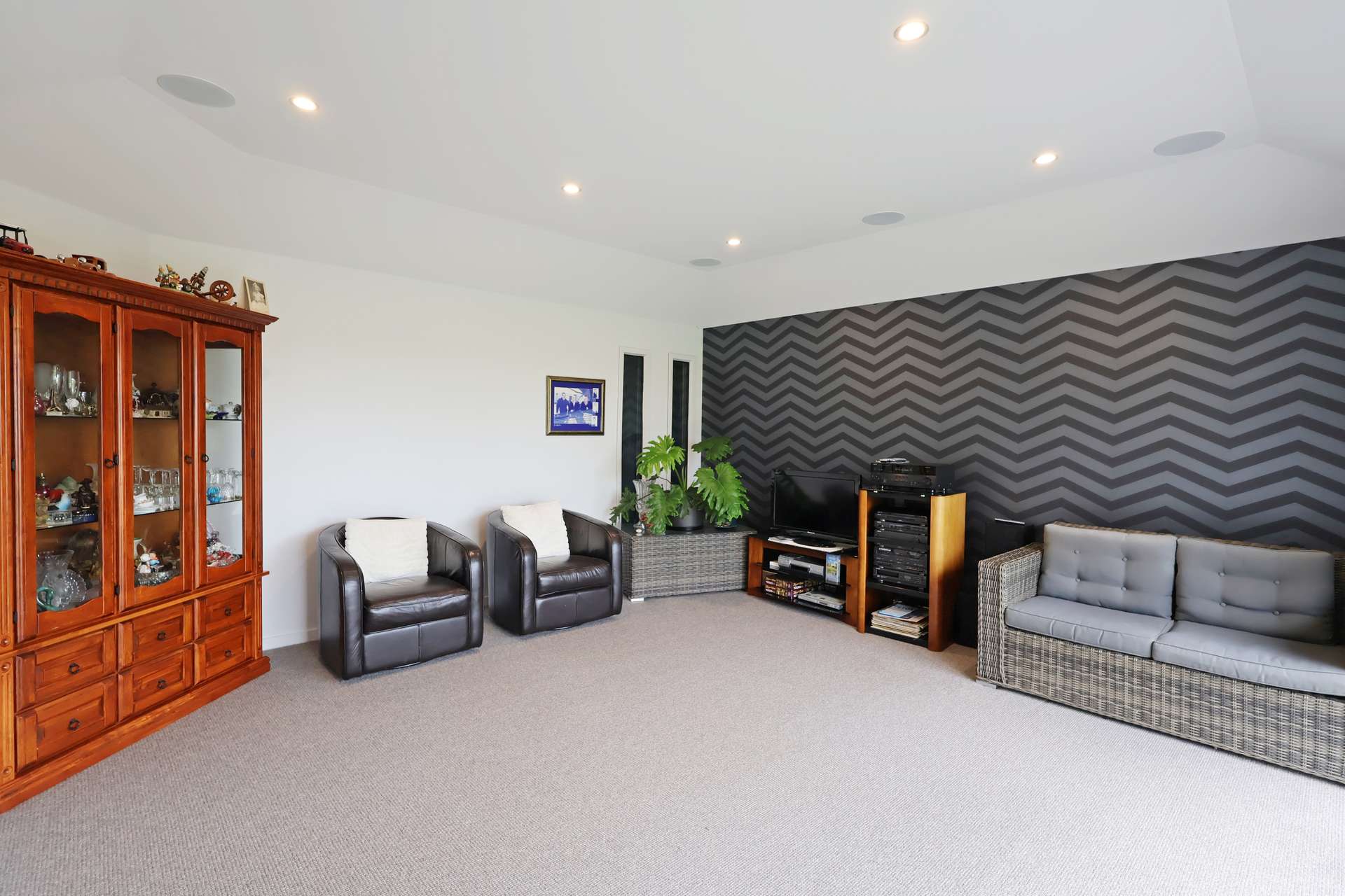 135 Millwood Glen photo 15