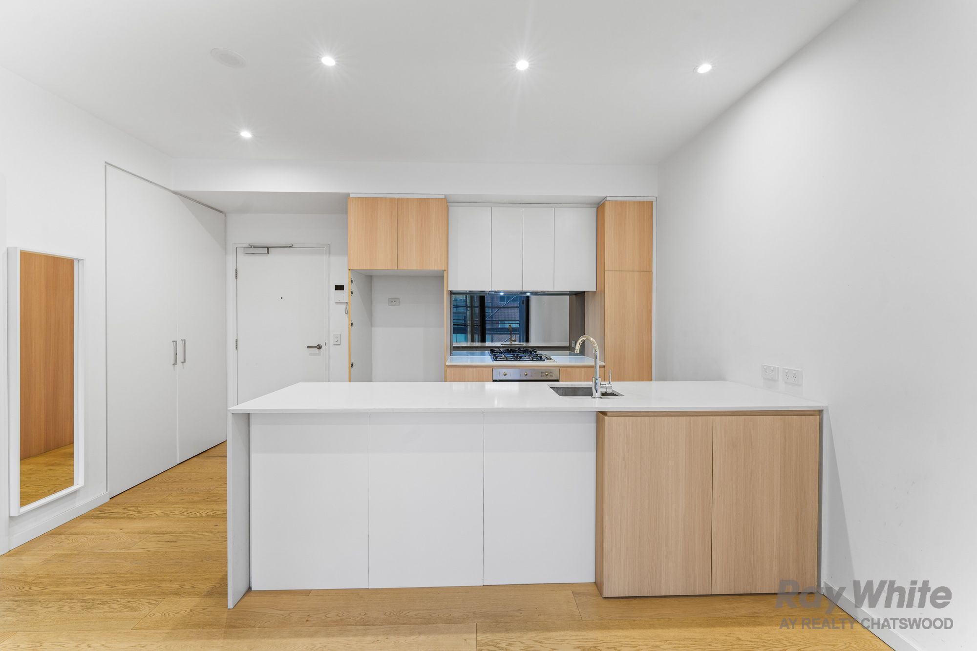 217/30 Anderson Street — photo 3 of 7