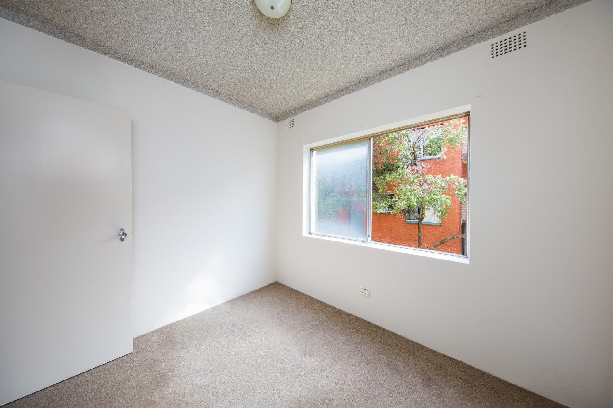 1/54 Oaks Avenue — photo 5 of 5