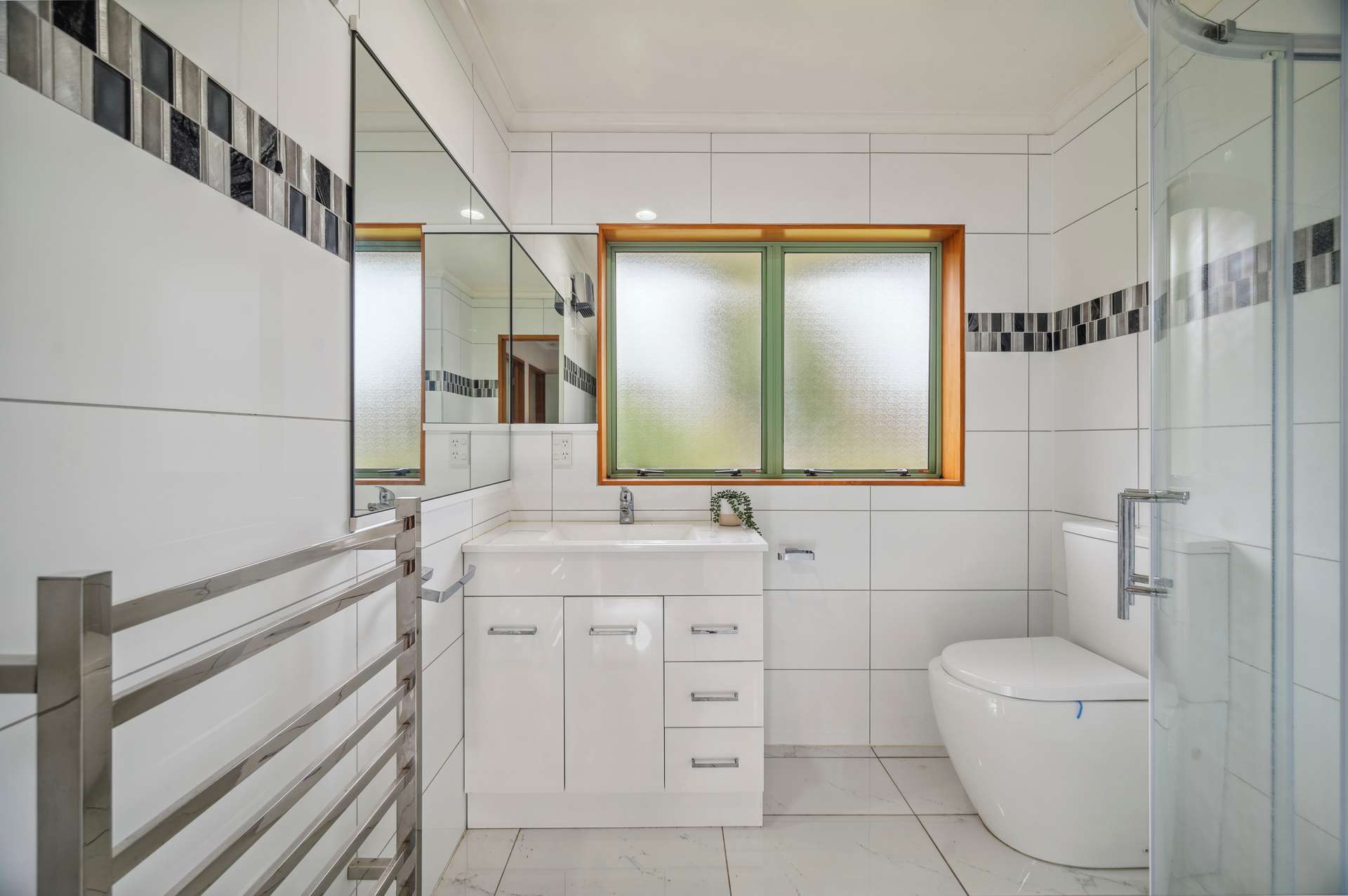 16 Kahurangi Drive photo 11