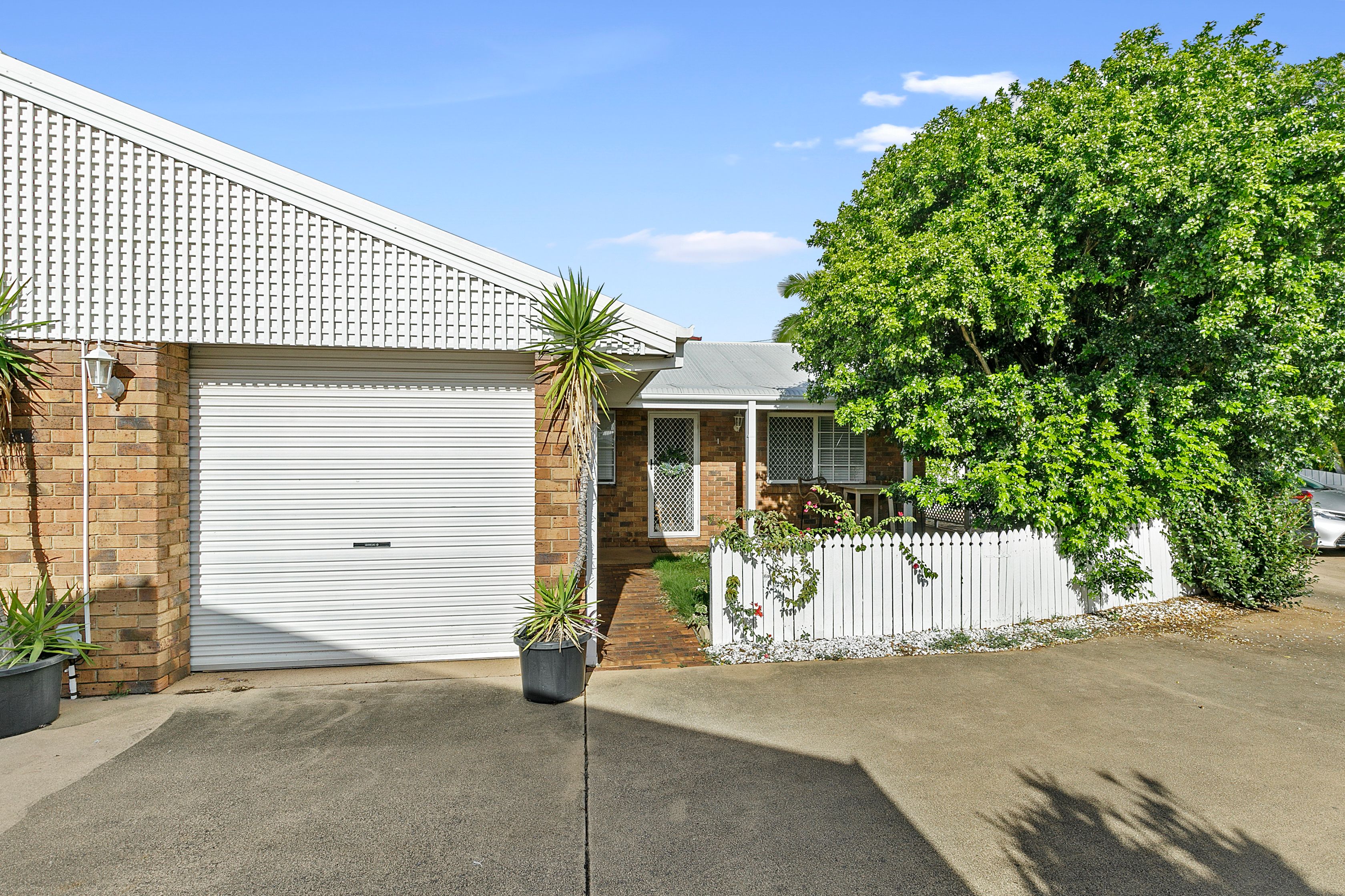 390-392 Birkdale Road, Wellington Point QLD 4160