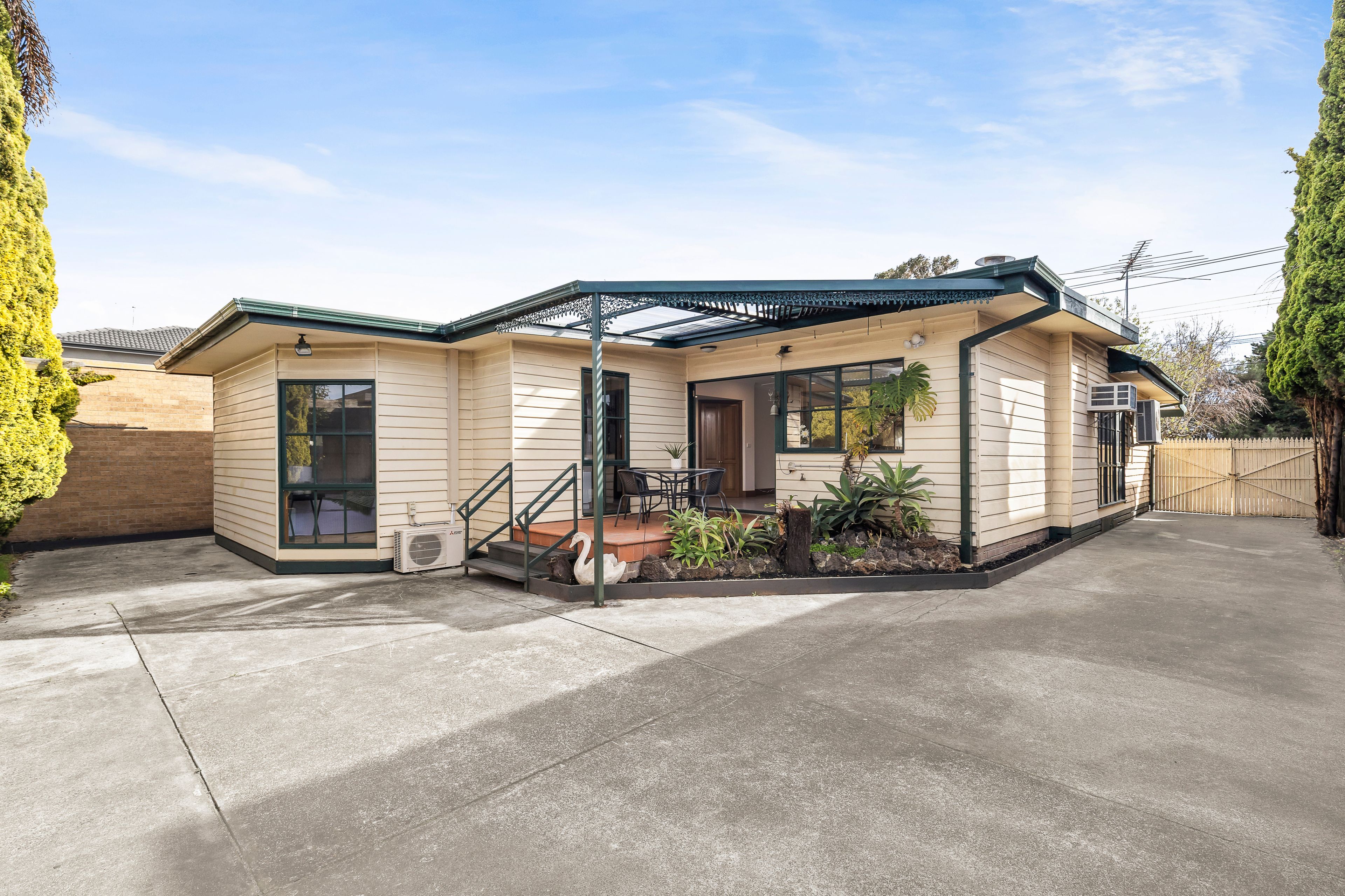 344 Huntingdale Road — photo 9 of 10
