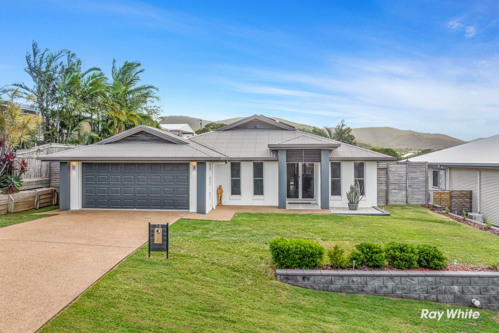 10 Priors Pocket, Pacific Heights, QLD 4703