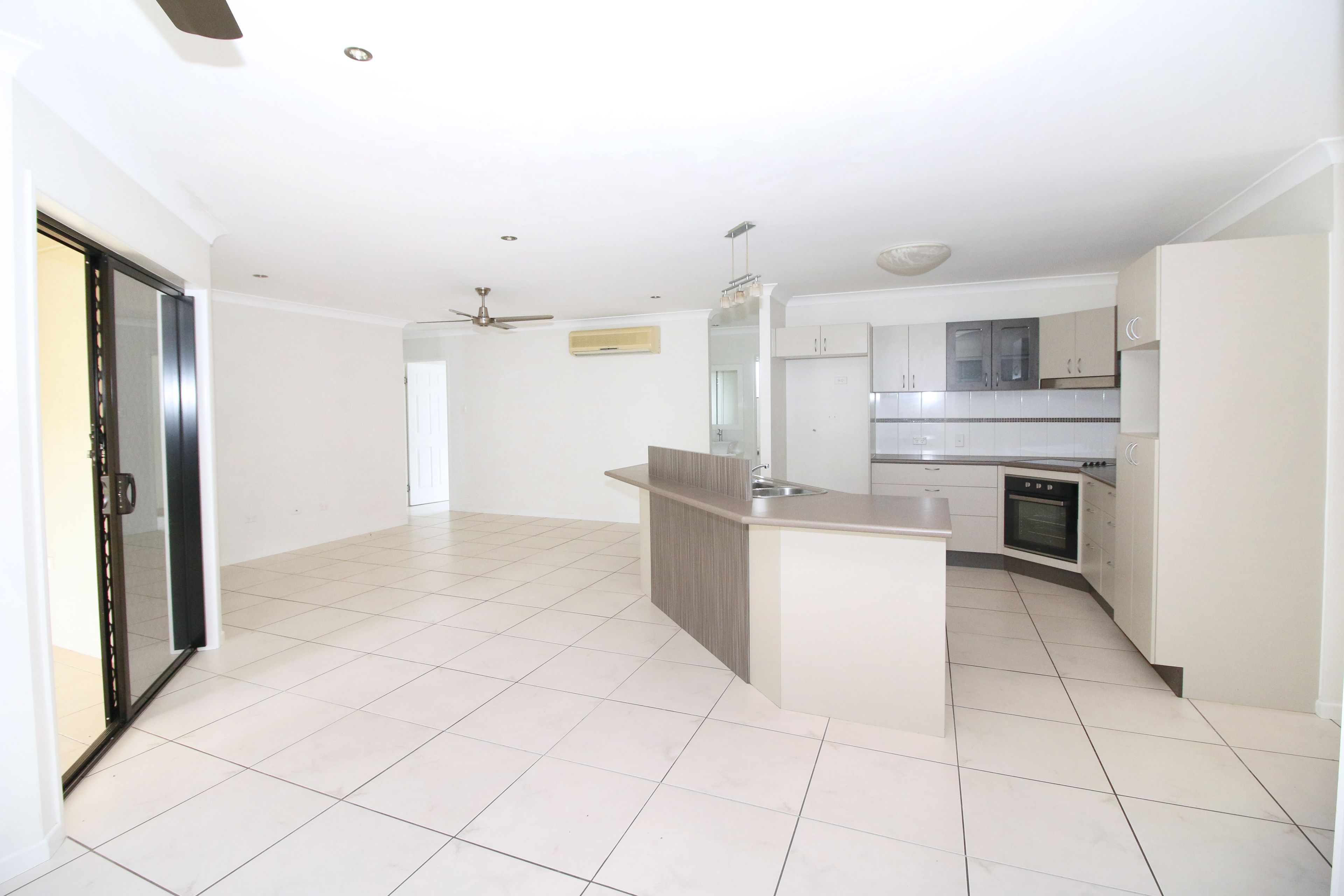 7 Anchorage Circuit, Bushland Beach, QLD 4818