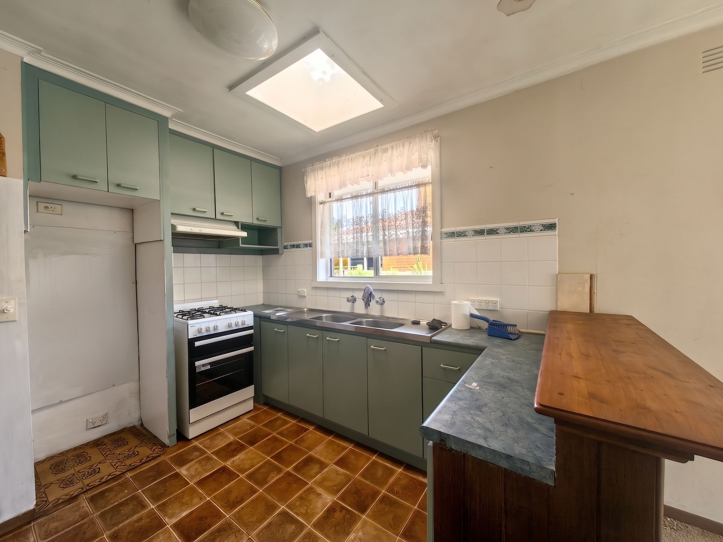 27 Sharrock Drive — photo 3 of 10